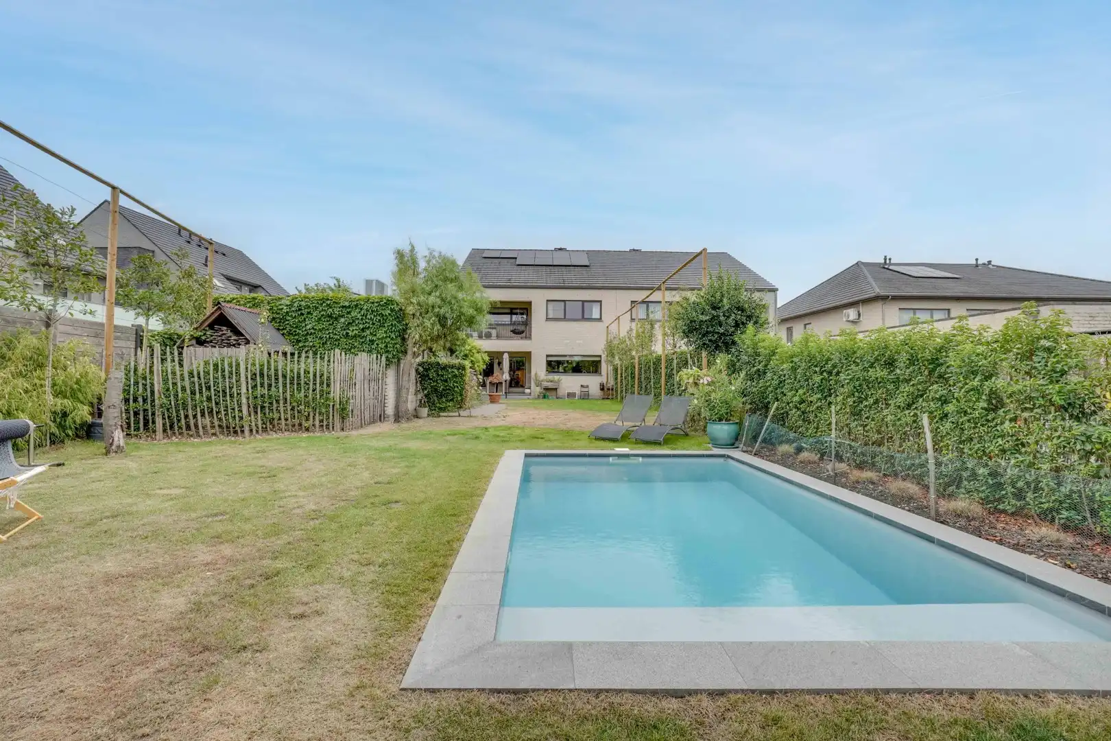 INSTAPKLARE GEZINSWONING MET 4 SLAAPKAMERS, ZWEMBAD EN PRACHTIGE TUIN OP 609M2 TE MAASMECHELEN foto 23