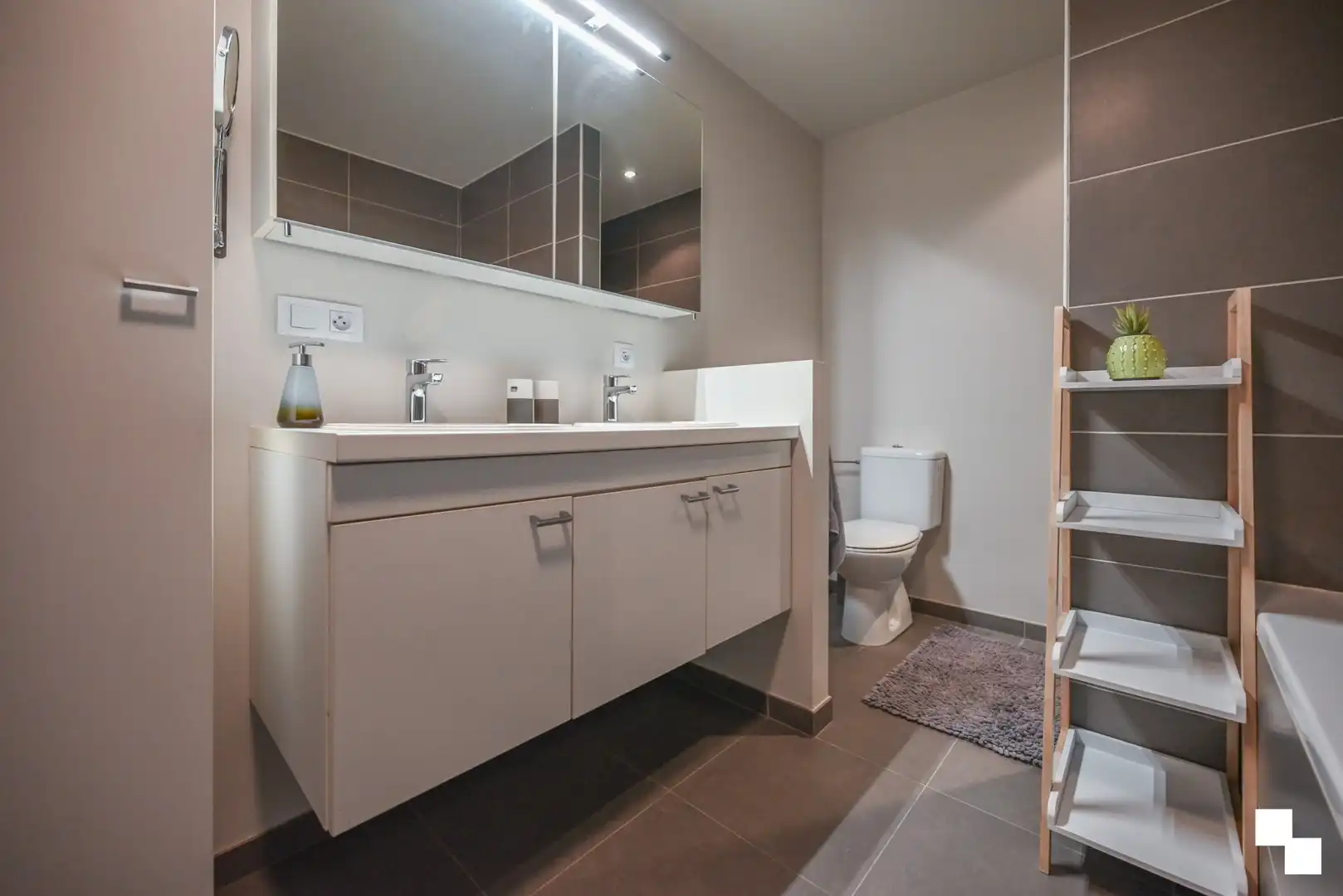 Ruime energiezuinige woning te Wevelgem foto 17
