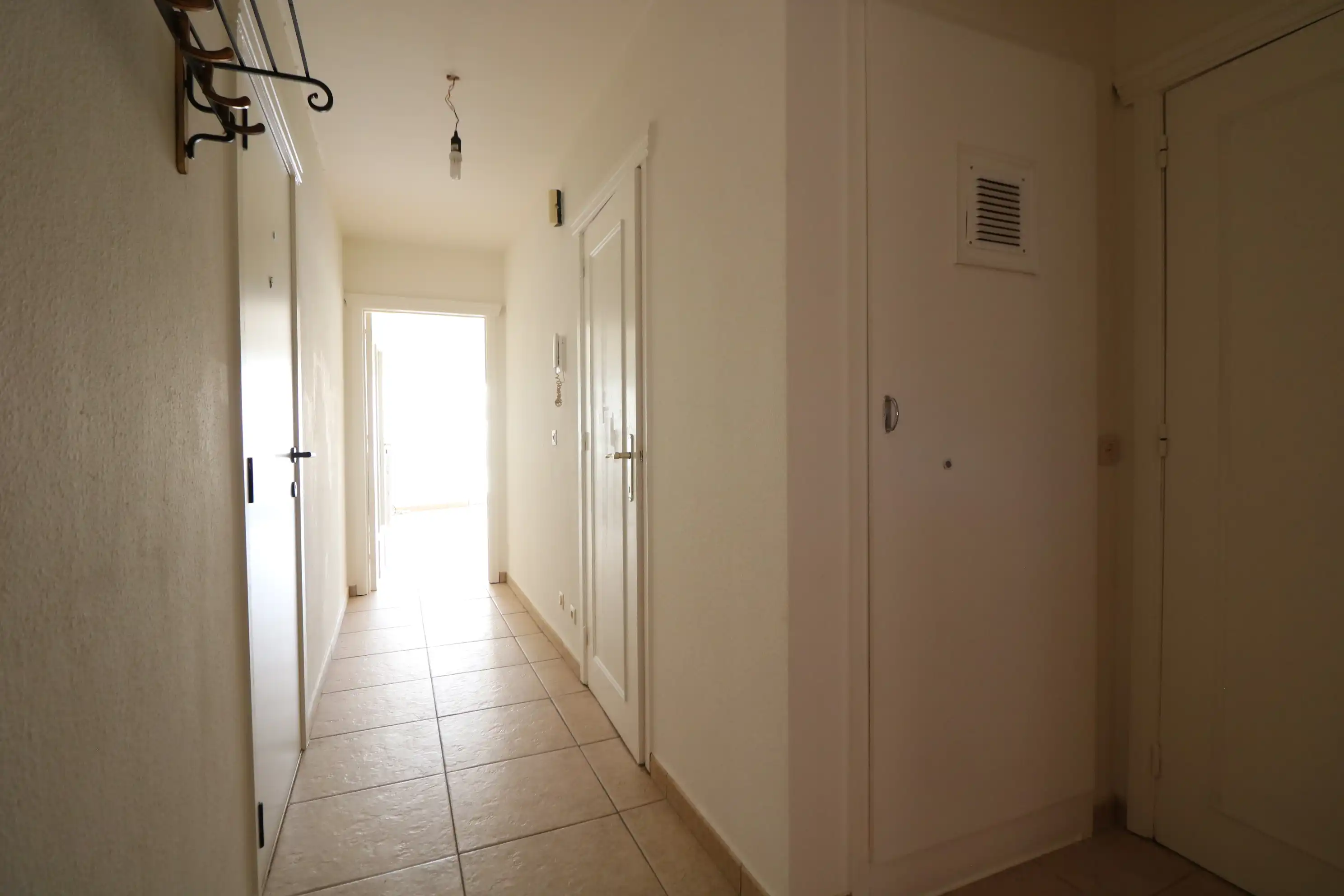 Goed onderhouden 2-slaapkamerappartement in het centrum van Blankenberge foto 4