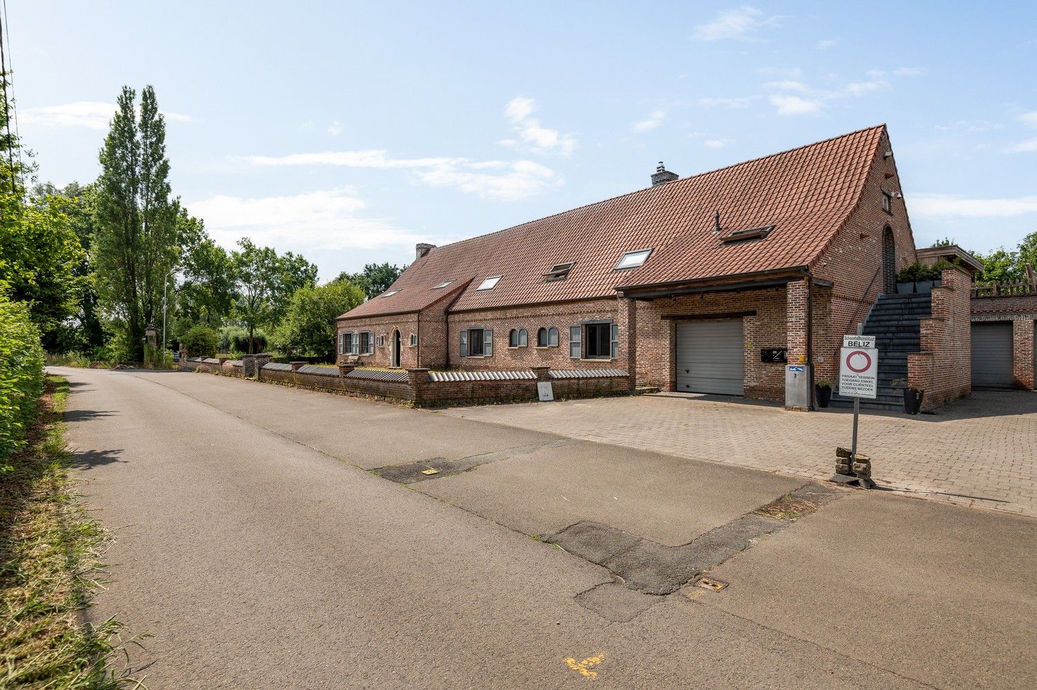 Polyvalent gebouw, appartement en magazijn te koop in Emblem! foto 22
