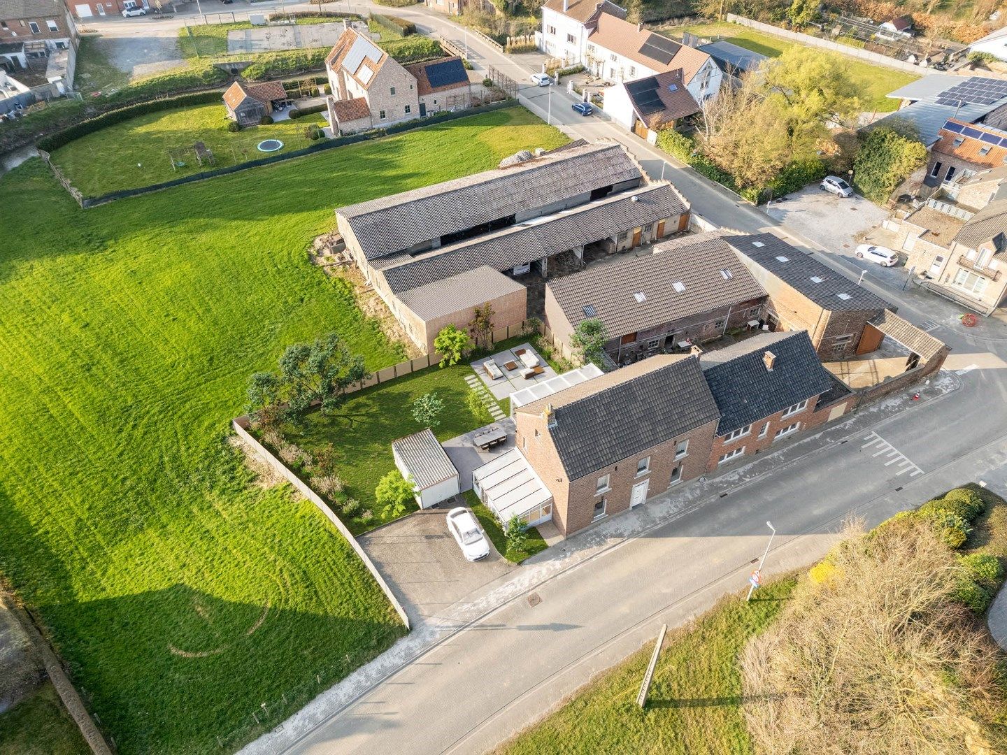 Degelijke te renoveren woning met stalling op 6a70ca in het landelijke Sluizen foto 30