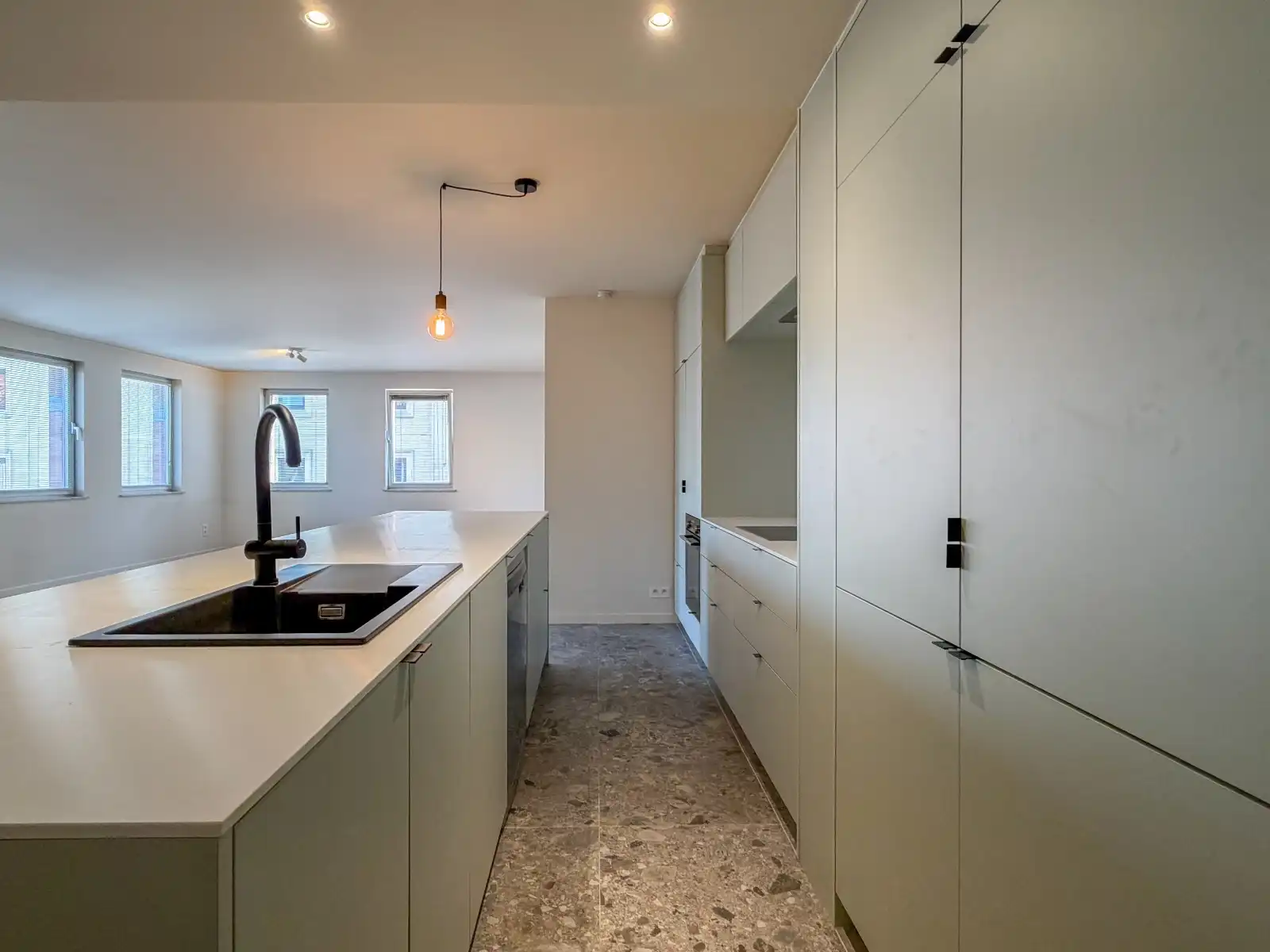 Gerenoveerd 2-slaapkamerappartement met uitzicht op Sint-Baafskathedraal foto 5