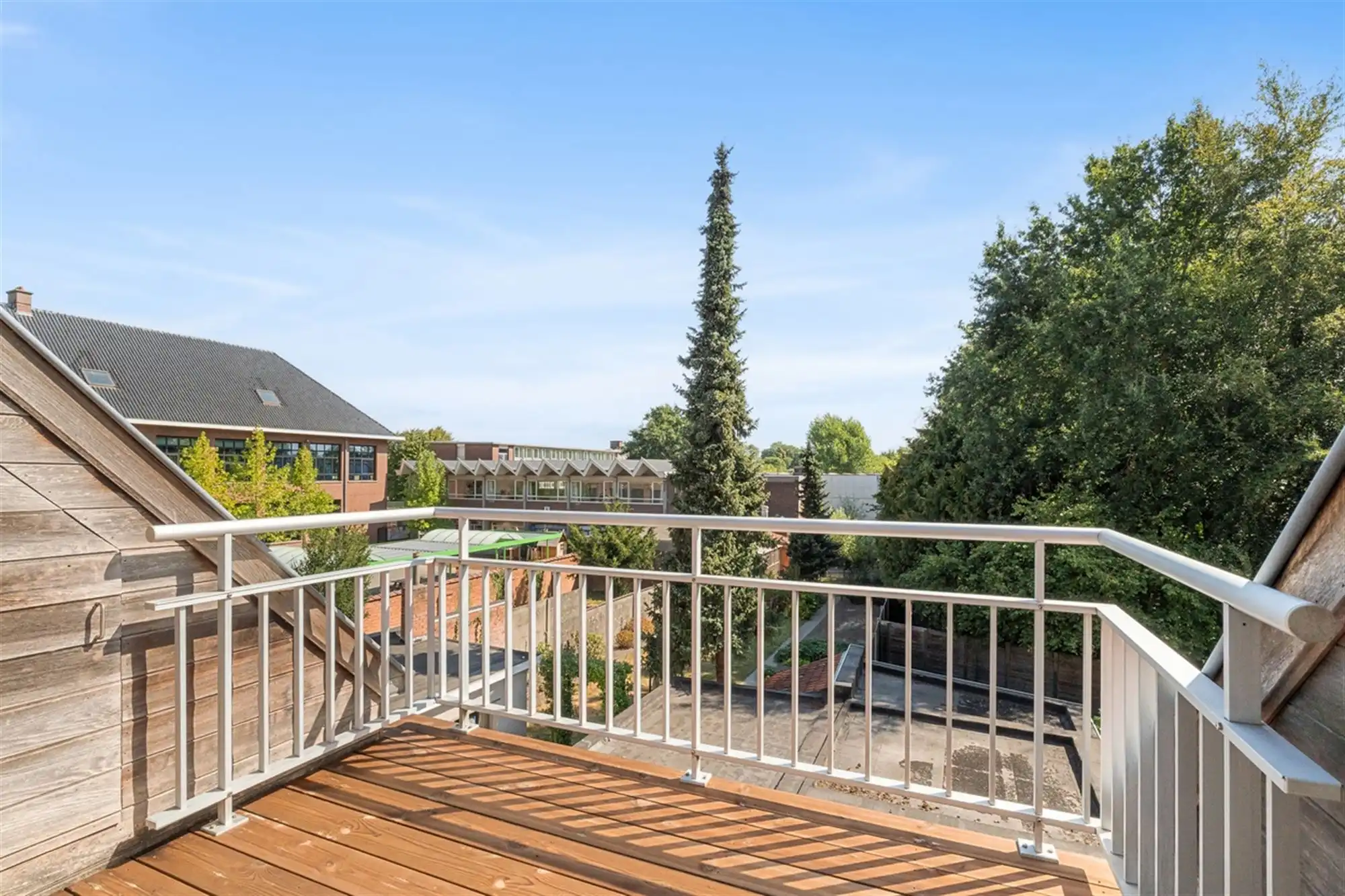 Mooi DORPS-APPARTEMENT met 2 slaapkamers, terras & zolder foto 7