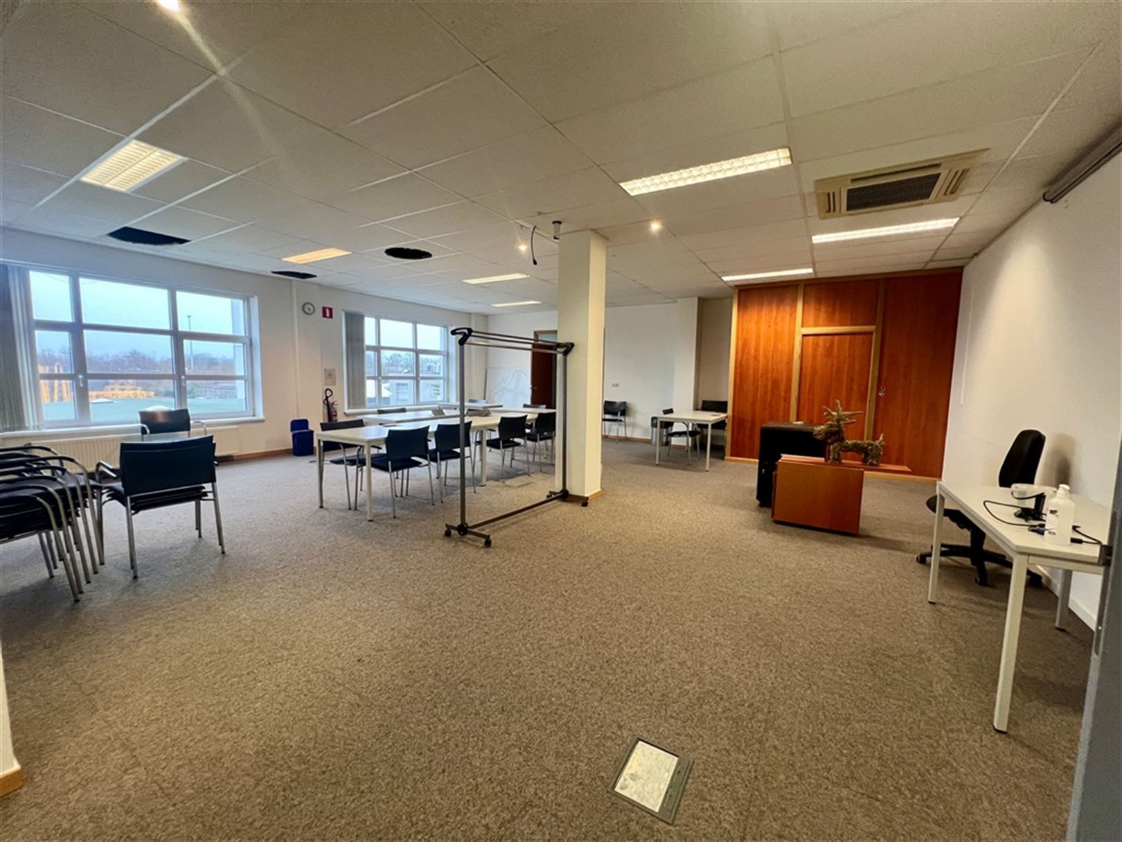 Instapklaar kantoor aan op- en afrit Gentbrugge foto 4