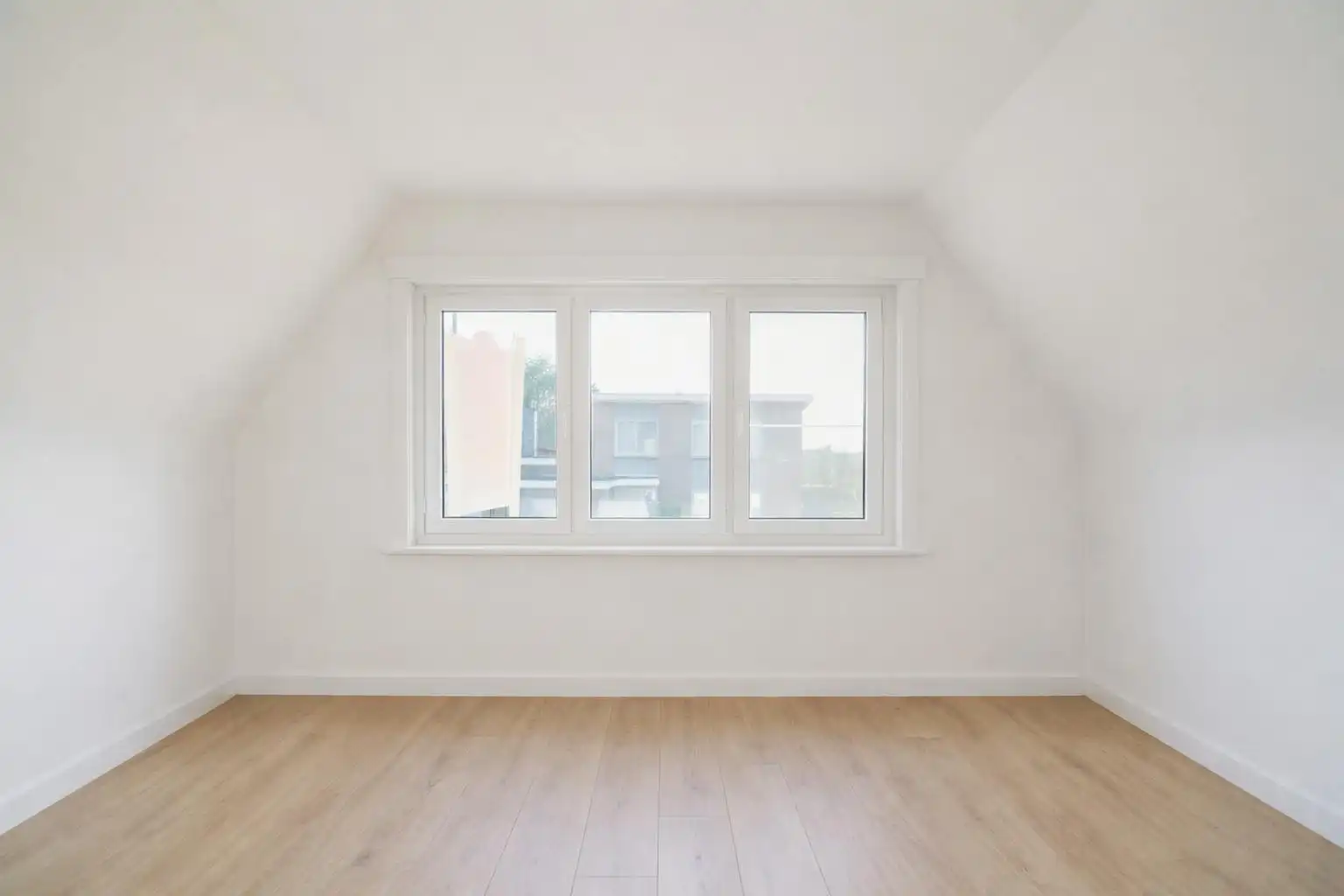 Te renoveren huis te koop met grote tuin, 3 slpk en garage foto 19