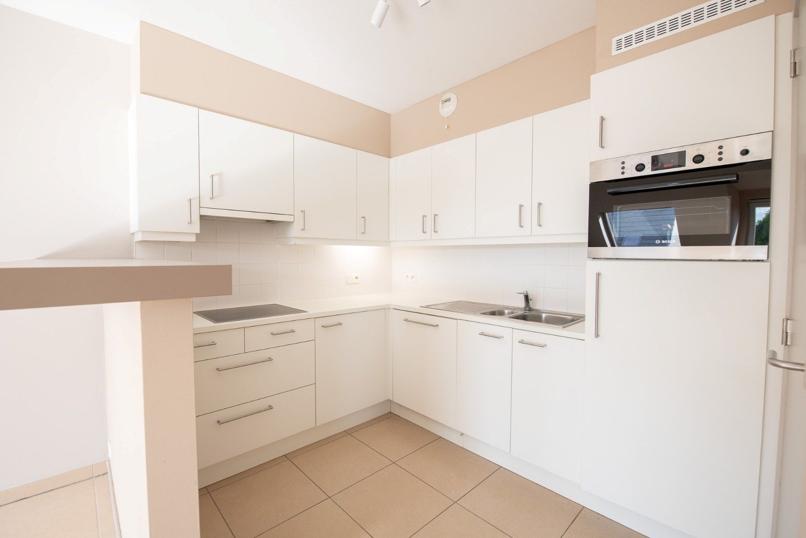 Lichtrijk duplex-appartement op een schitterende ligging in Centrum Waregem met garage! foto 2