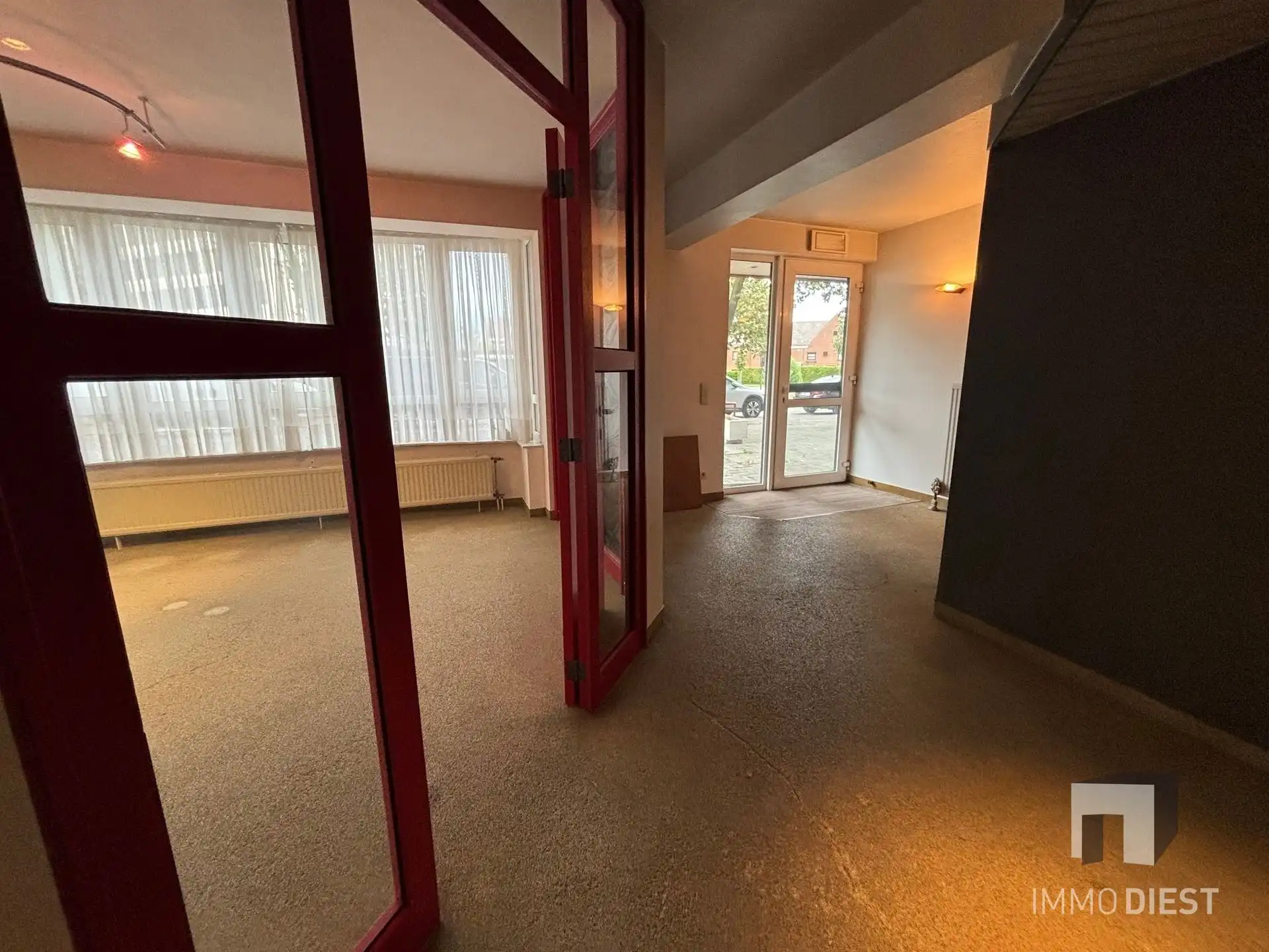 Groot kantoor (187m²) met parking en kelder foto 2