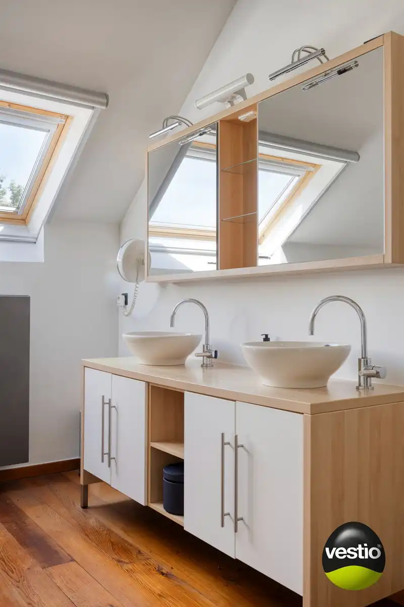 EXCLUSIEVE HOEVE MET MEERDERE WOONGEDEELTES, ATELIER, STALLING en AANPALENDE WEIDE OP CA. 1,6 HECTARE NABIJ DOMEIN NIEUWENHOVEN. foto 33