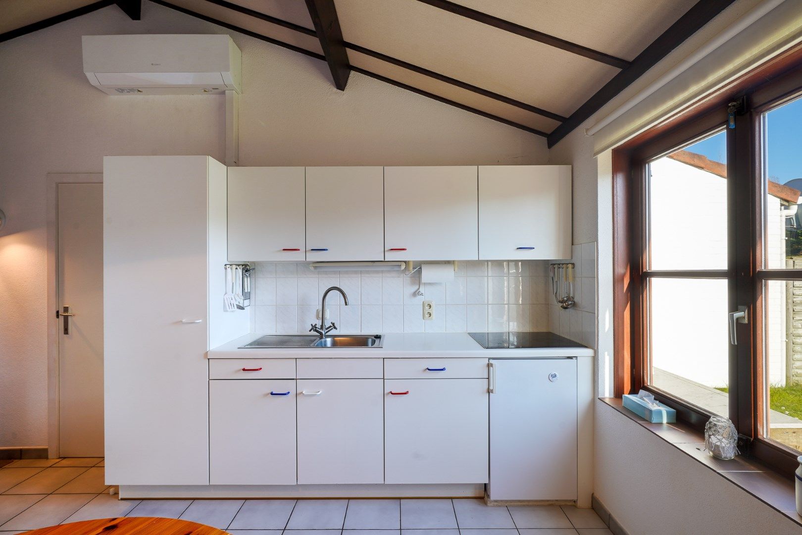 Instapklare vakantiewoning met zonnige tuin en 2 slaapkamers foto 5