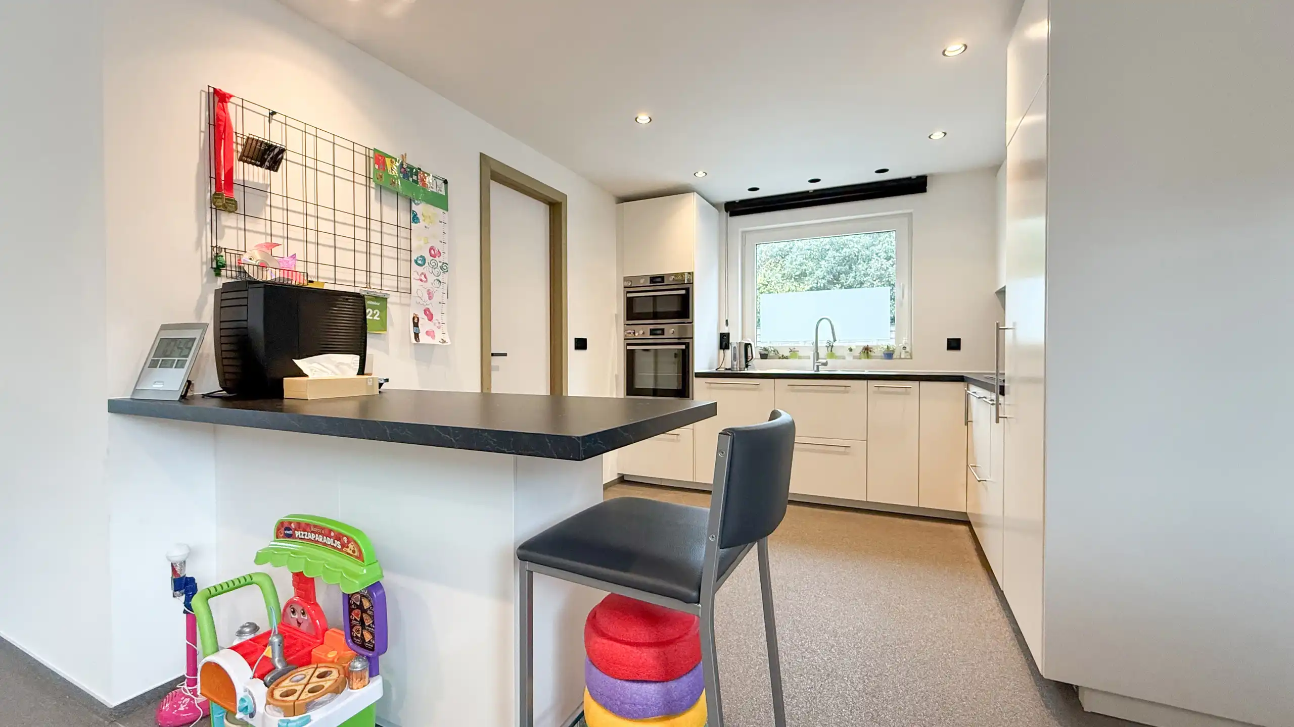 Gerenoveerde woning met veel ruimte en 6 slaapkamers! foto 9