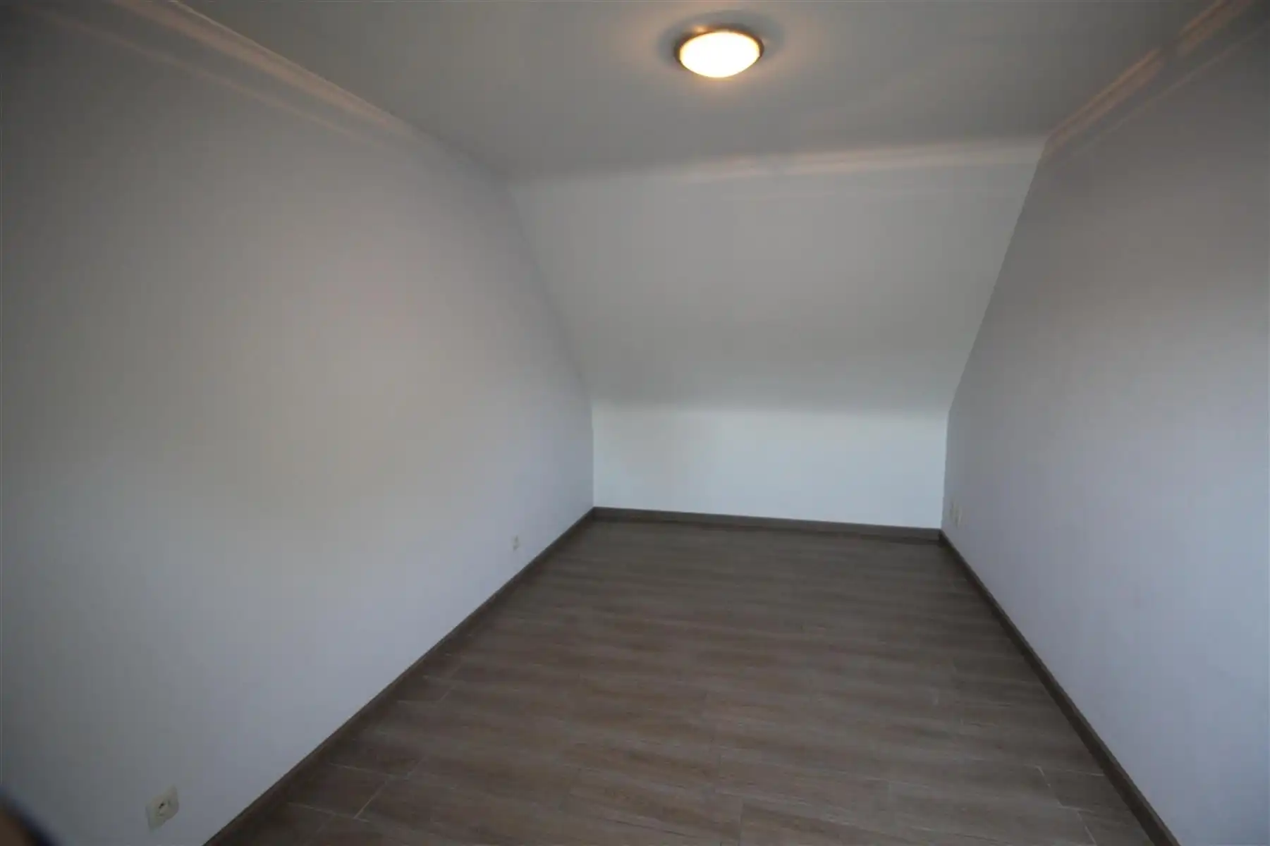 Gezinswoning met 3 slaapkamers, terras en twee ondergrondse autostaanplaatsen. foto 11