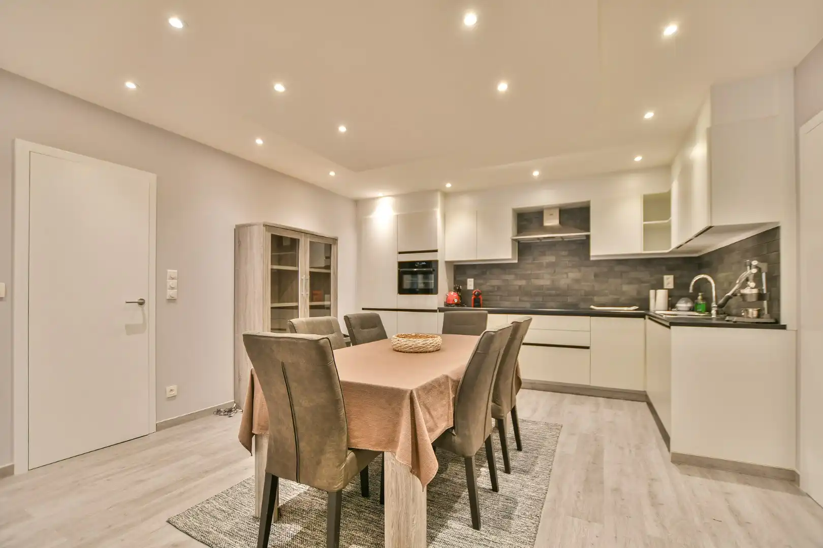 Gerenoveerd appartement met 2 slaapkamers te koop op toplocatie te Blankenberge!  foto 6
