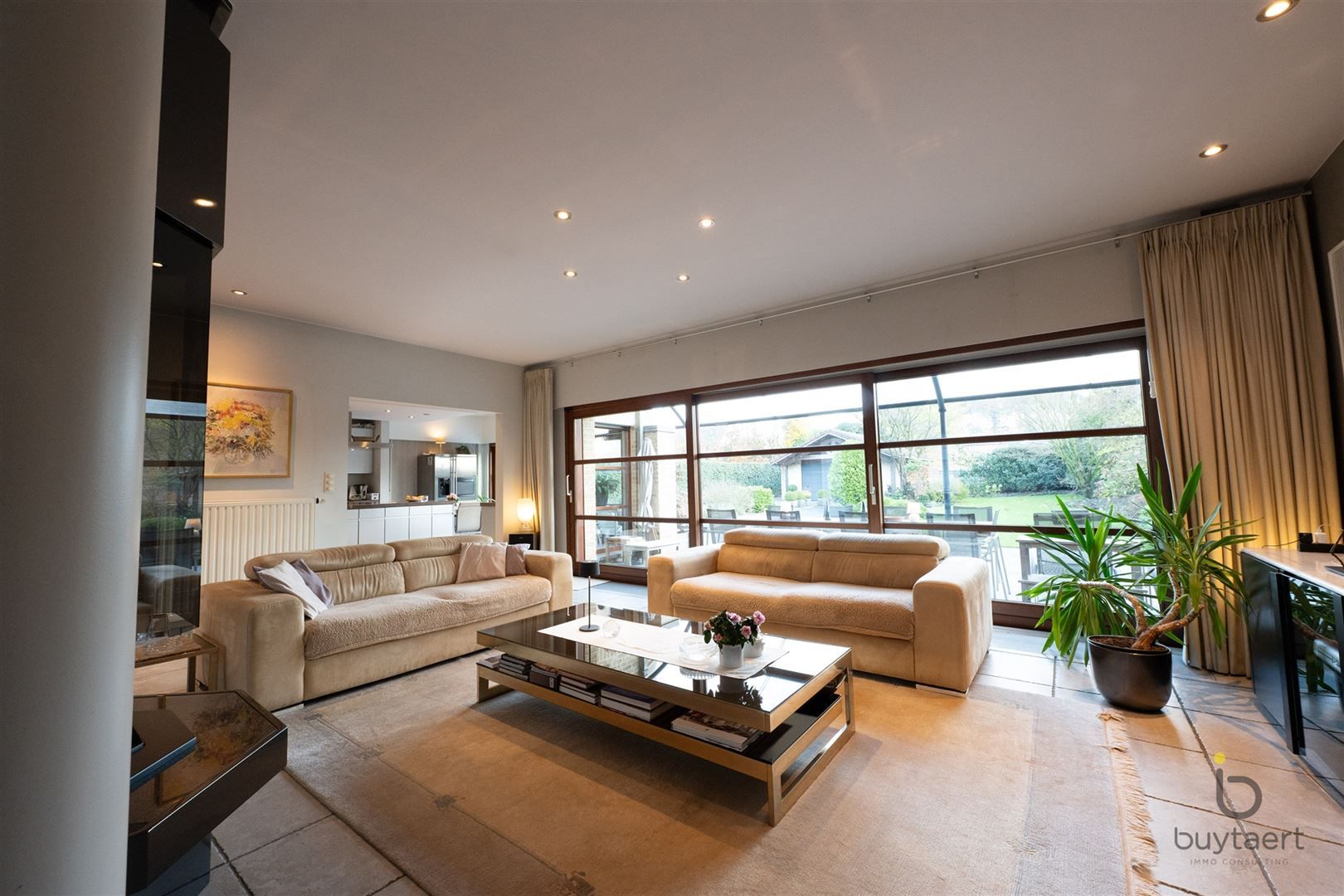 RUIMTE, RUST EN ONTSPANNING: MODERNE VILLA MET ZWEMBAD, SAUNA EN JACUZZI foto 8