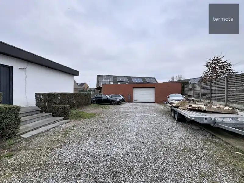 magazijn + woning foto {{pictureIndex}}