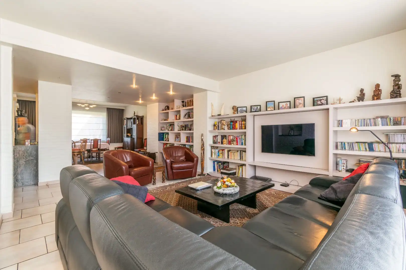 RUIME, INSTAPKLARE DRIEGEVEL BEL-ETAGE WONING ! foto 6