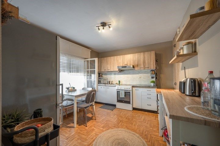 Opbrengsteigendom met 2 appartementen en garage/loods. foto 3
