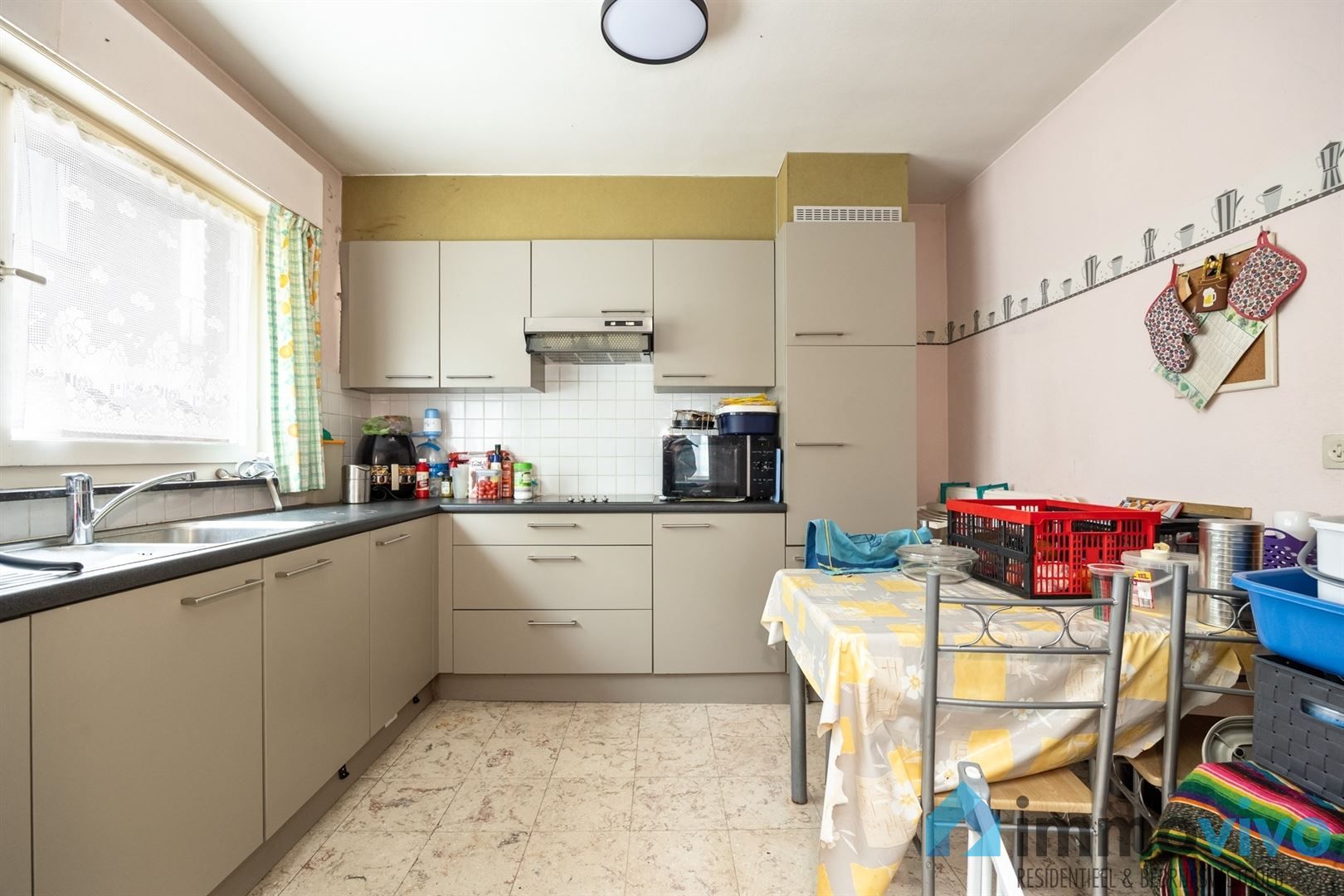 Ruim gelijkvloersappartement met 3 slpk's en koer foto 8