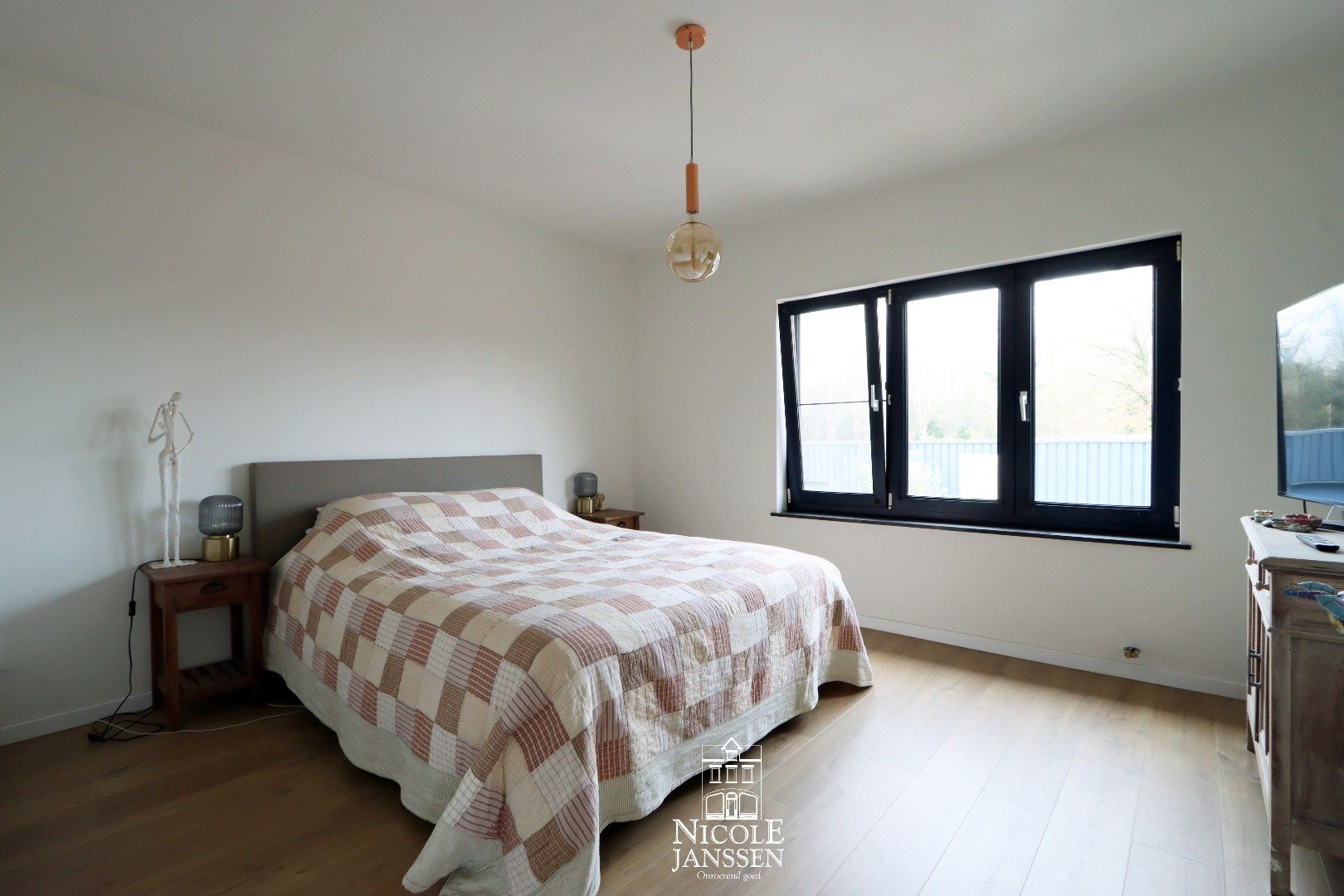 Ruime gezinswoning met loods  foto 22