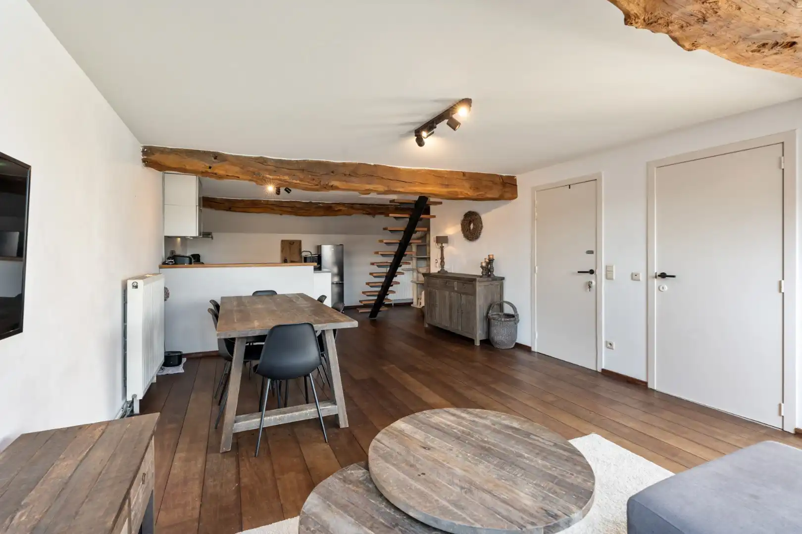 Comfortabel duplex appartement op de 3de en 4de verdieping van een kleinschalige residentie op een steenworp van de historische markt!  foto 7