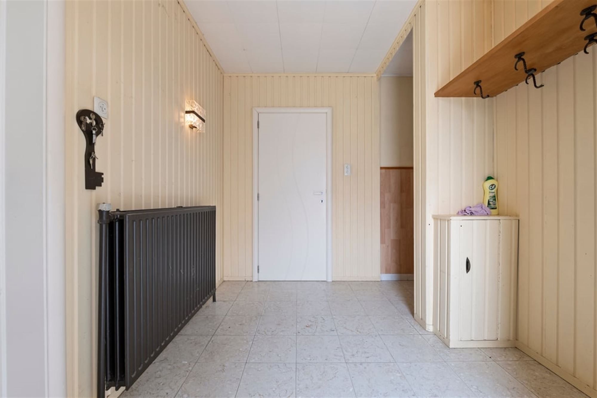 OP TE FRISSEN GELIJKVLOERSE GEZINSWONING OP EEN KNAP PERCEEL VAN 14A29CA IN WOMMERSOM foto 4