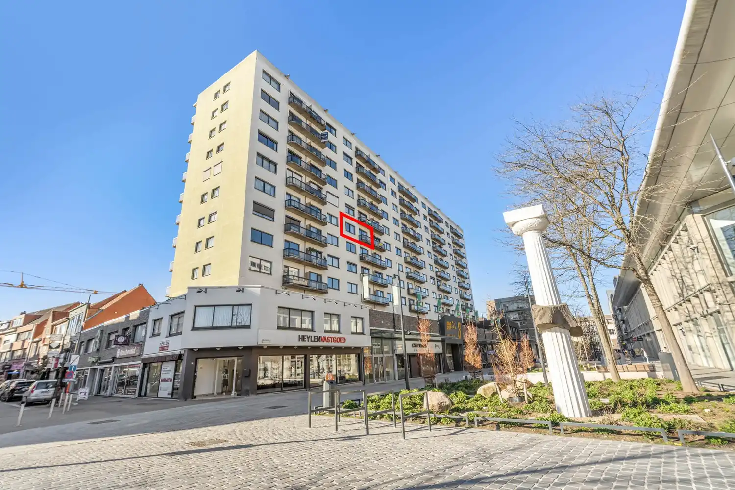 Lichtrijk appartement van 90 m² te huur in hartje Genk foto {{pictureIndex}}