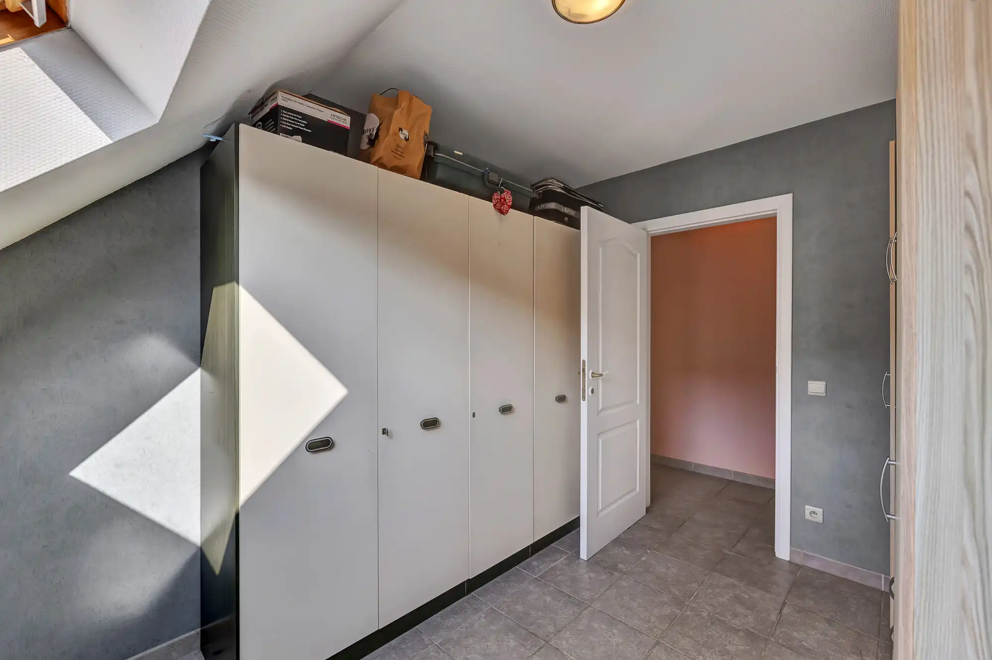 Bel-etage woning met 3 slaapkamers, garage en tuin foto 12