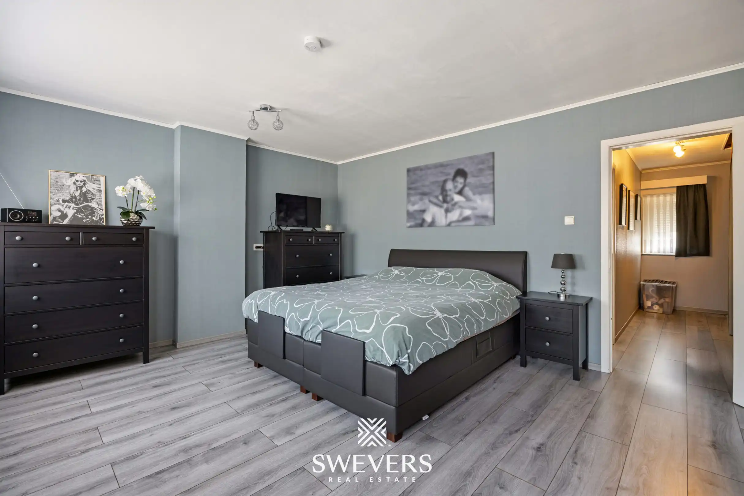 Gezinswoning met bureau, vier slaapkamers en zonnige tuin foto 12