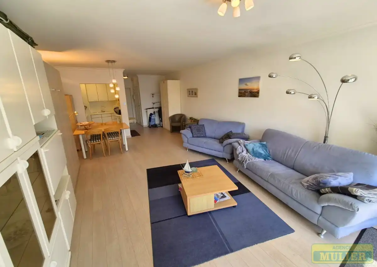 GROTE INSTAPKLARE STUDIO TE KOOP IN DE PANNE foto {{pictureIndex}}