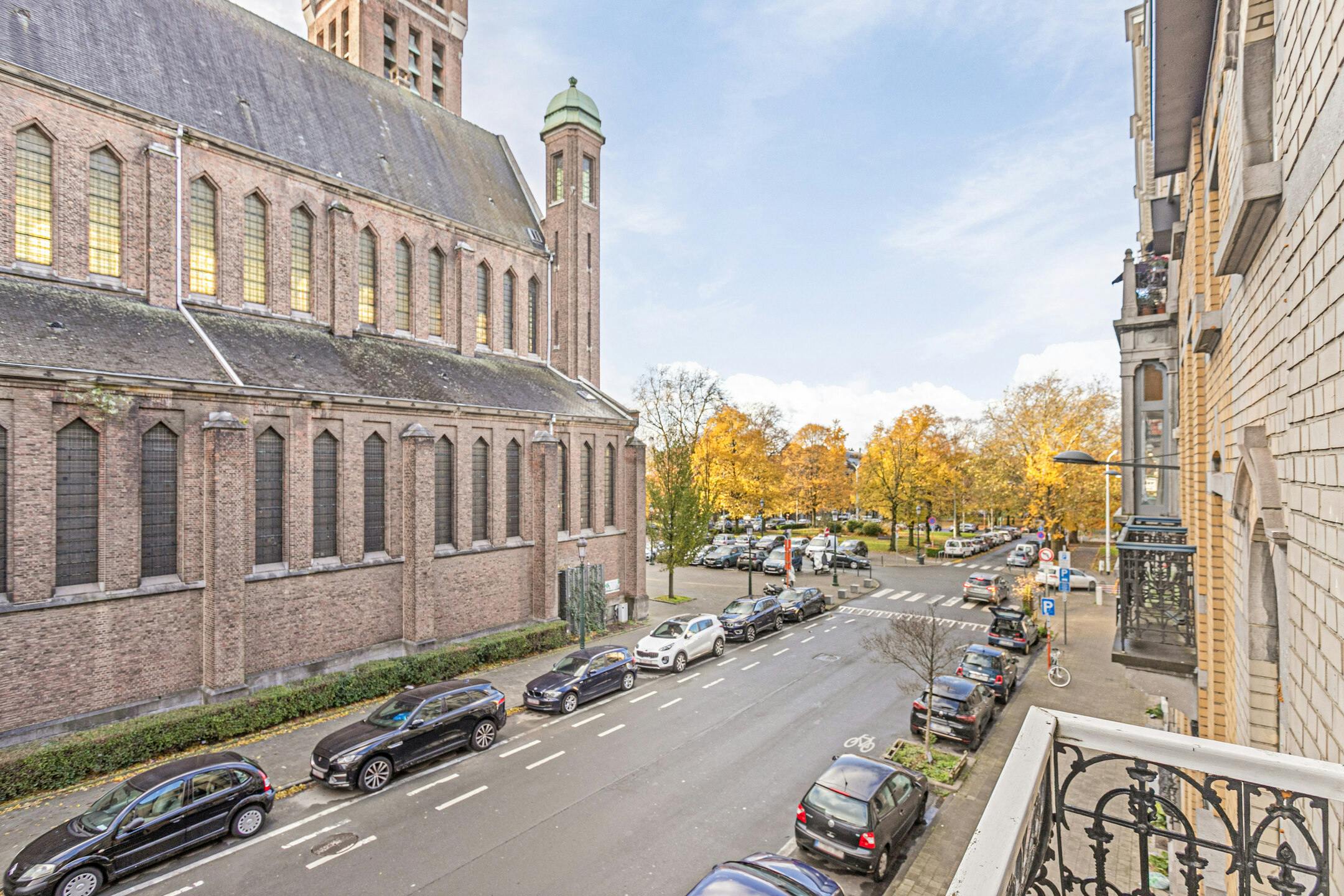 Herenhuis te koop in Schaarbeek! foto 8