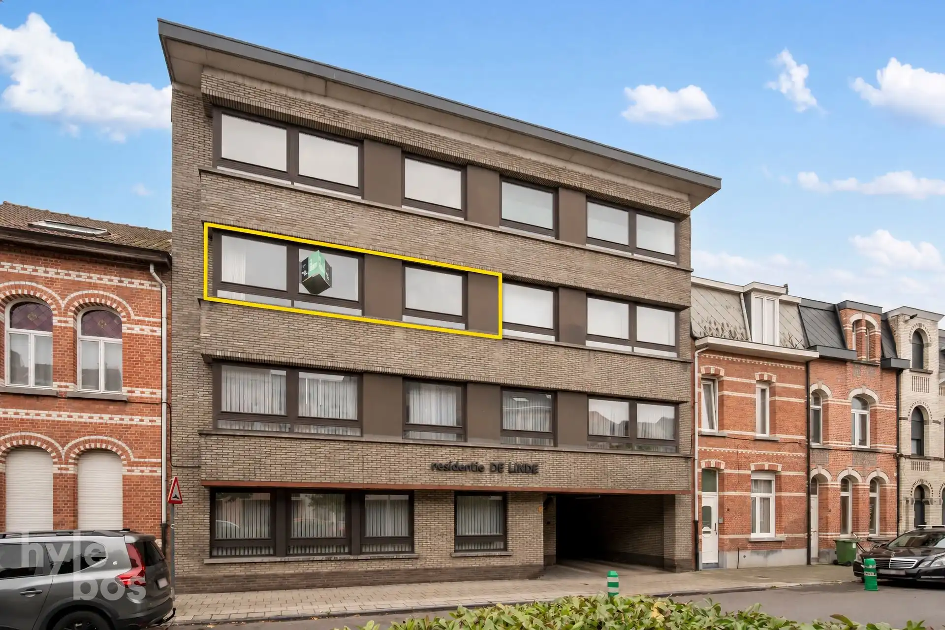 Centraal gelegen 2 slaapkamer appartement met garage foto {{pictureIndex}}