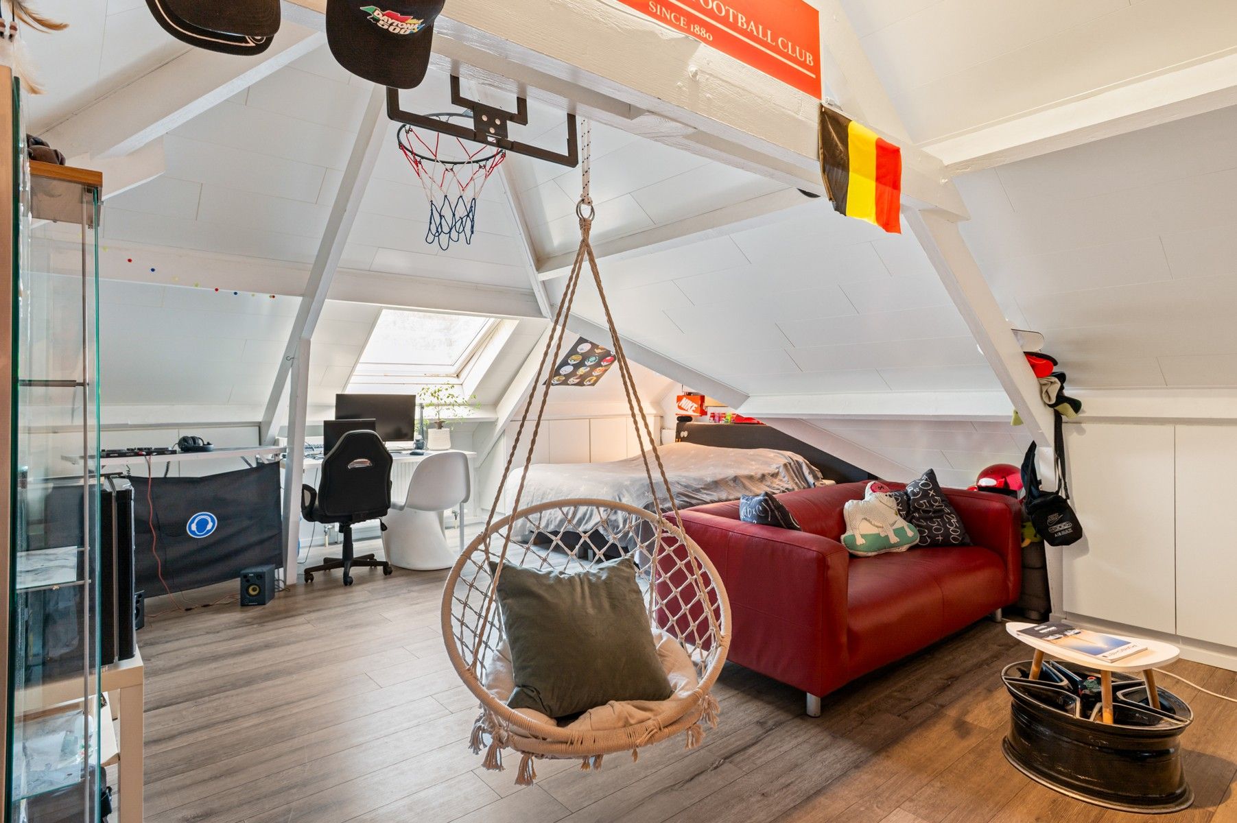 Ruime woning in een oase van groen en rust foto 17