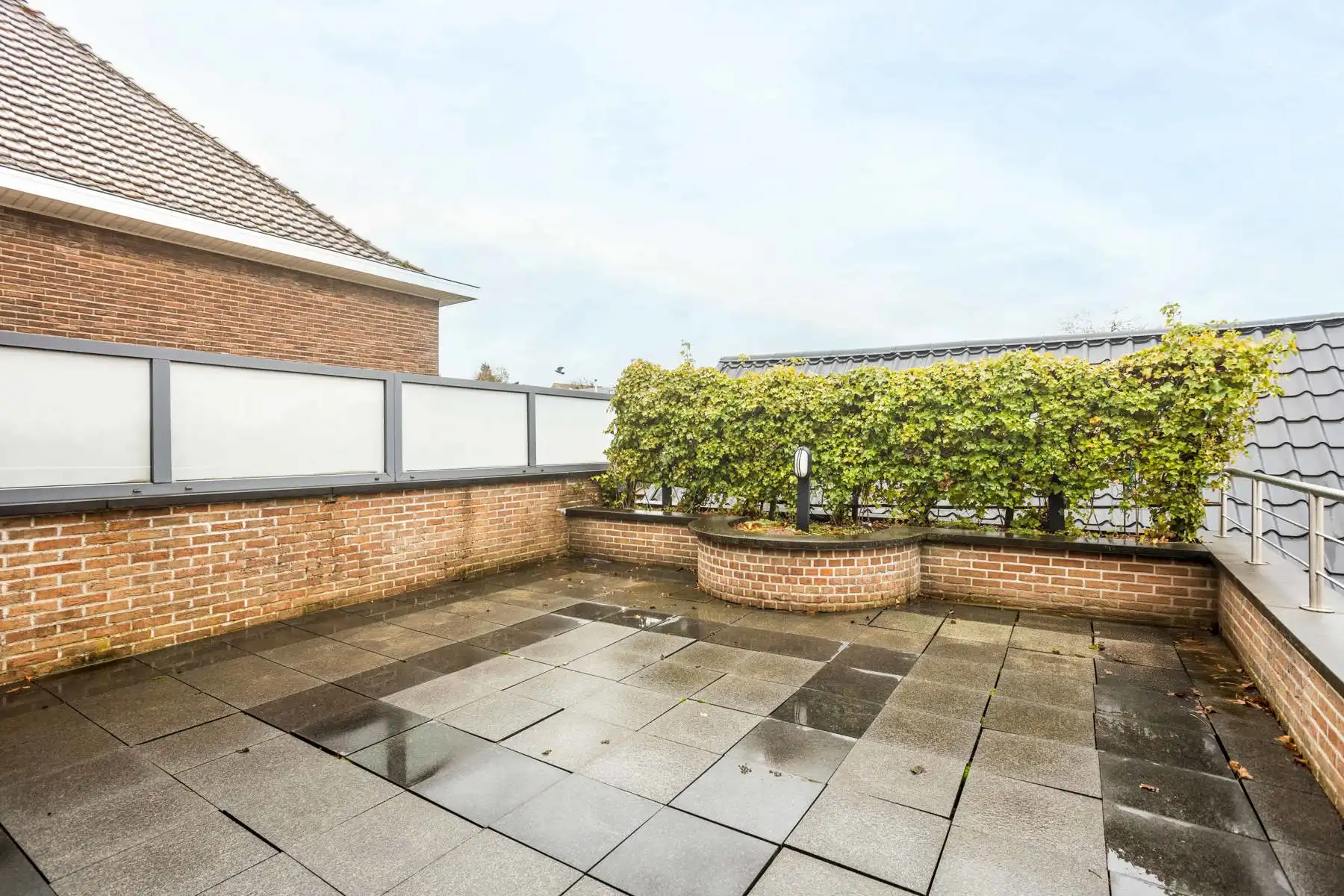 Polyvalente woning met tuin:  momenteel 2 appartementen garage en groot magazijn! foto 30
