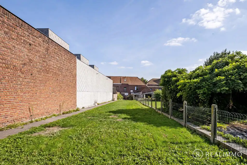 Ruime woning met grote tuin in Kooigem foto 2