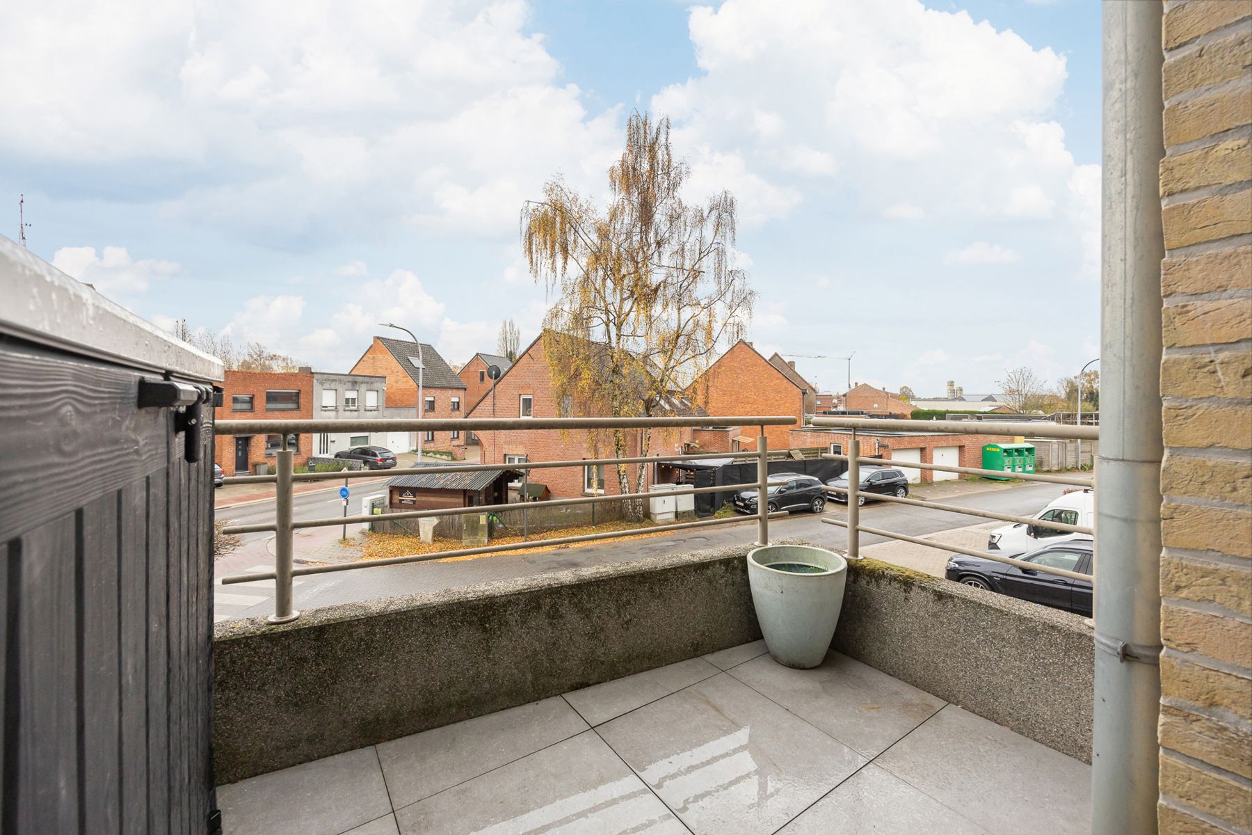 Gerenoveerd appartement op de 1ste verdieping met 3 slaapkamers in het centrum van Merksplas. foto 7