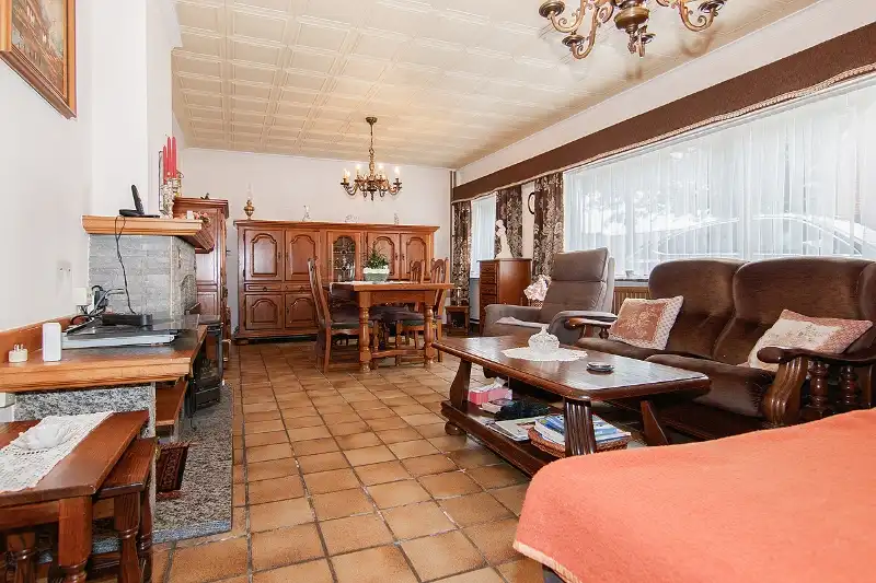 TE RENOVEREN WONING OP RUIM PERCEEL VAN BIJNA 12 ARE HALFOPEN BEBOUWING MET VEEL RUIMTE EN UITBREIDINGSMOGELIJKHEDEN foto 5