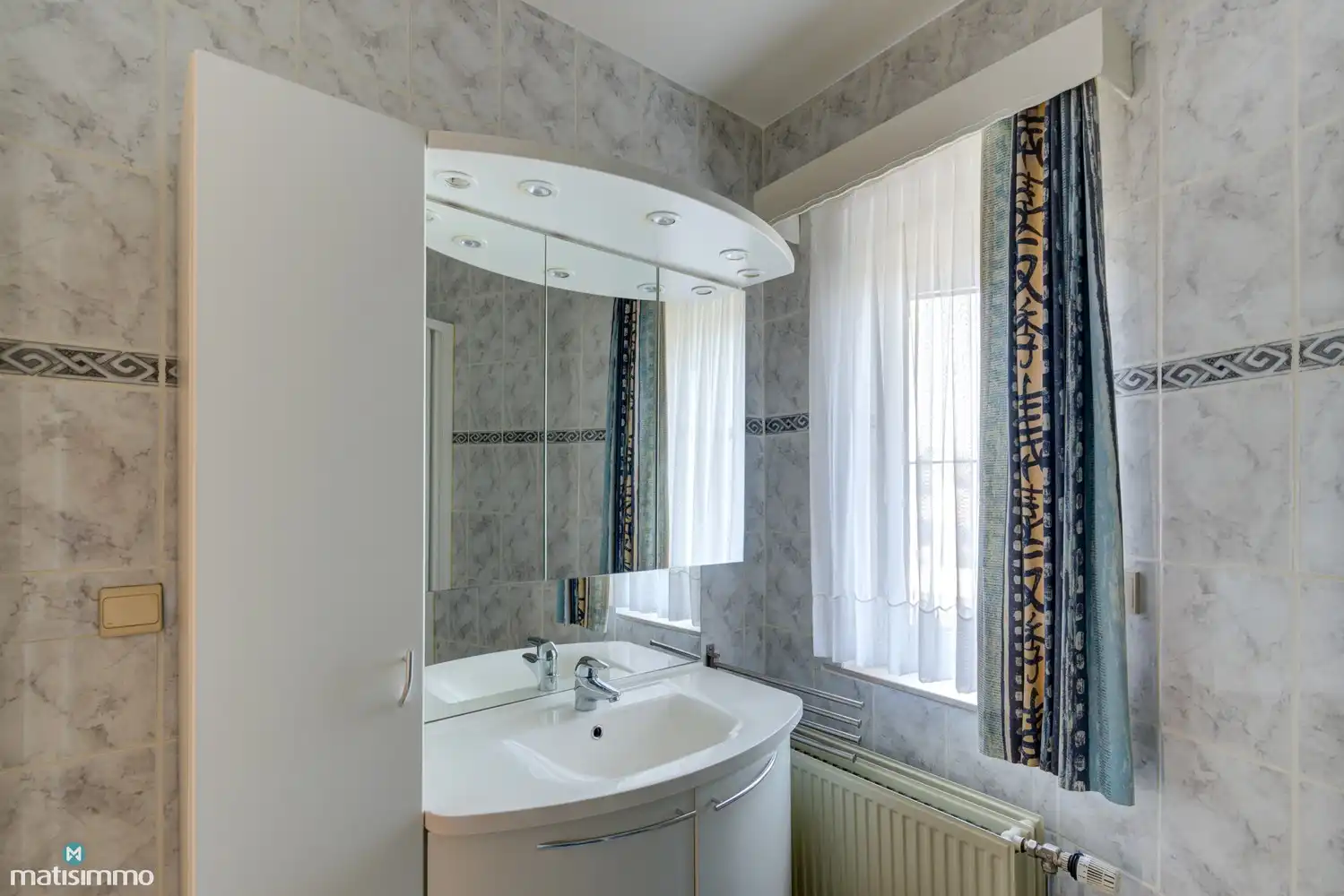 RUIM APPARTEMENT MET 3 SLAAPKAMERS, BALKON, KELDERBERGING EN GARAGEBOX IN BEVERST foto 16