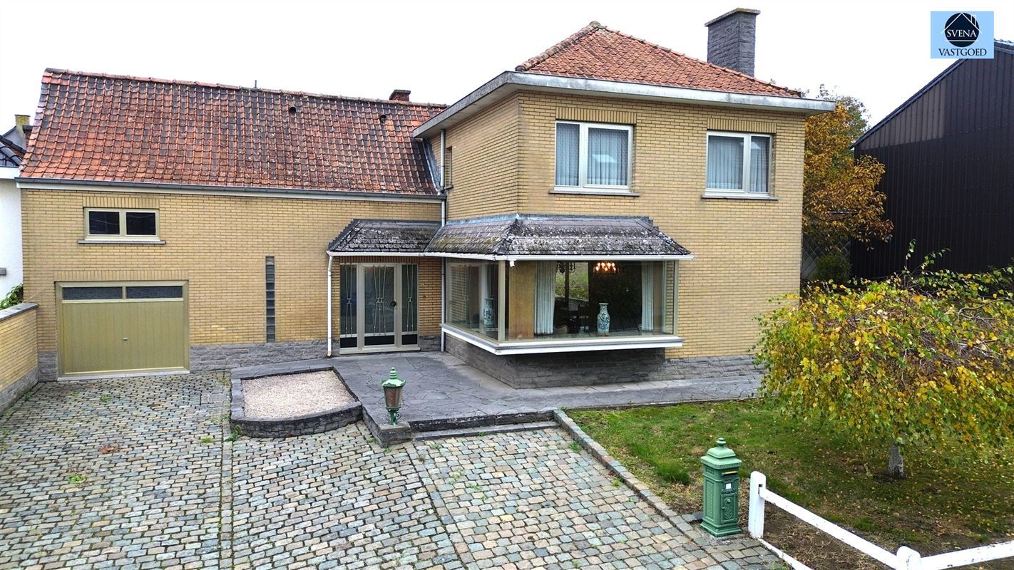 KARAKTERVOLLE HALFOPEN BEBOUWING MET 3 SLAAPKAMERS EN TUIN foto 2