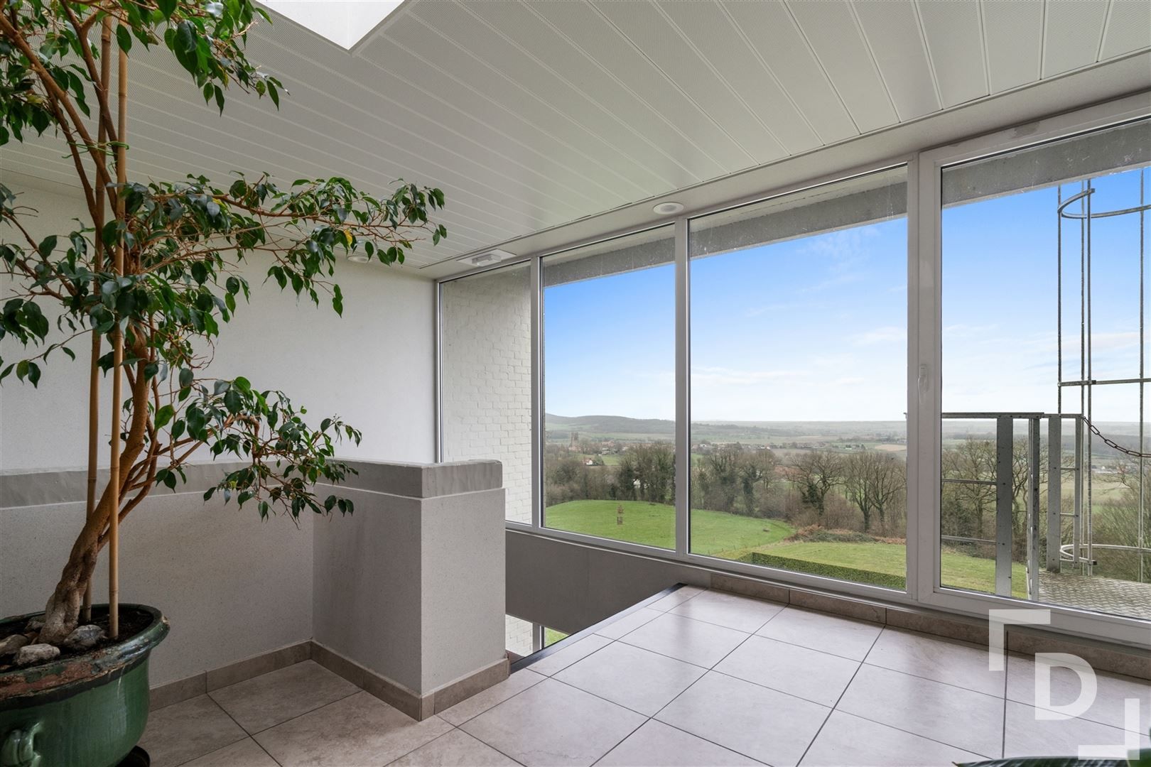 Dakappartement te koop met prachtig zicht over Heuvelland foto 16