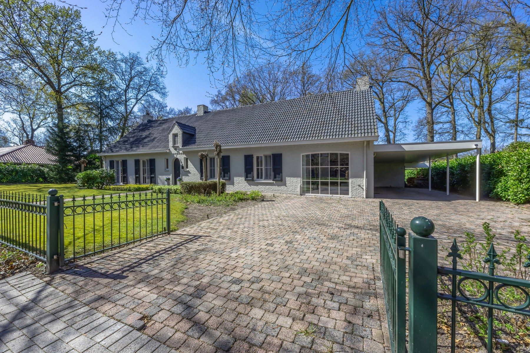 Tijdloze, verrassend ruime villa op grondstuk van 2000m2 foto 29