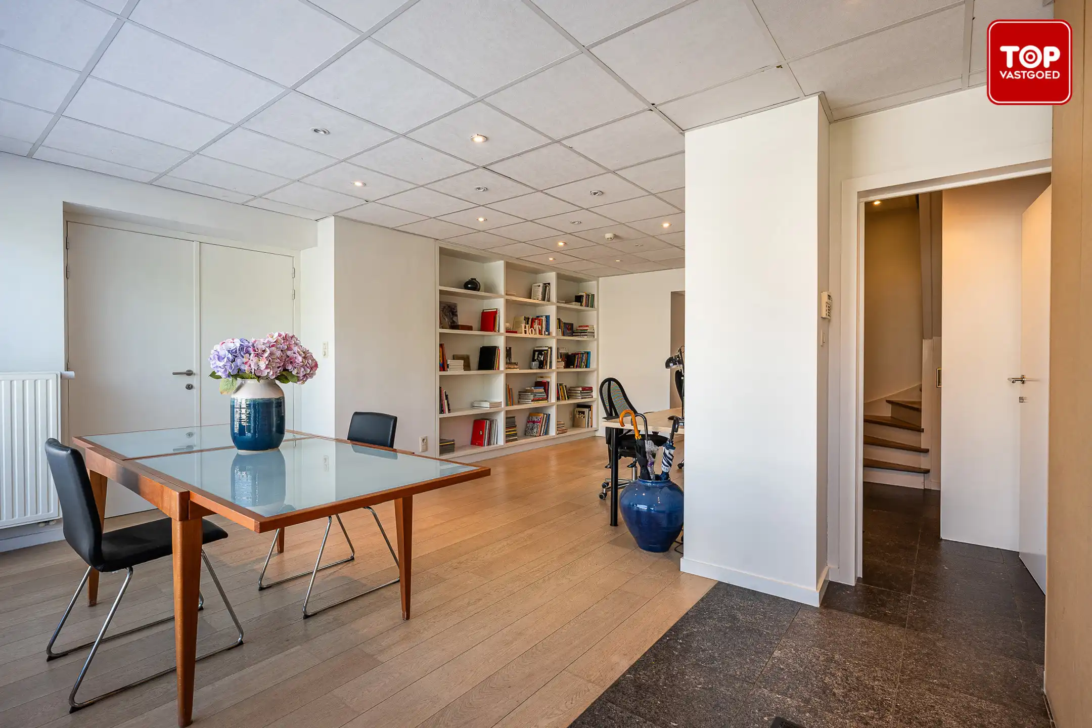 Instapklare combinatie van handelsgelijkvloers en bel-etagewoning op een uiterst gunstige locatie. foto 4