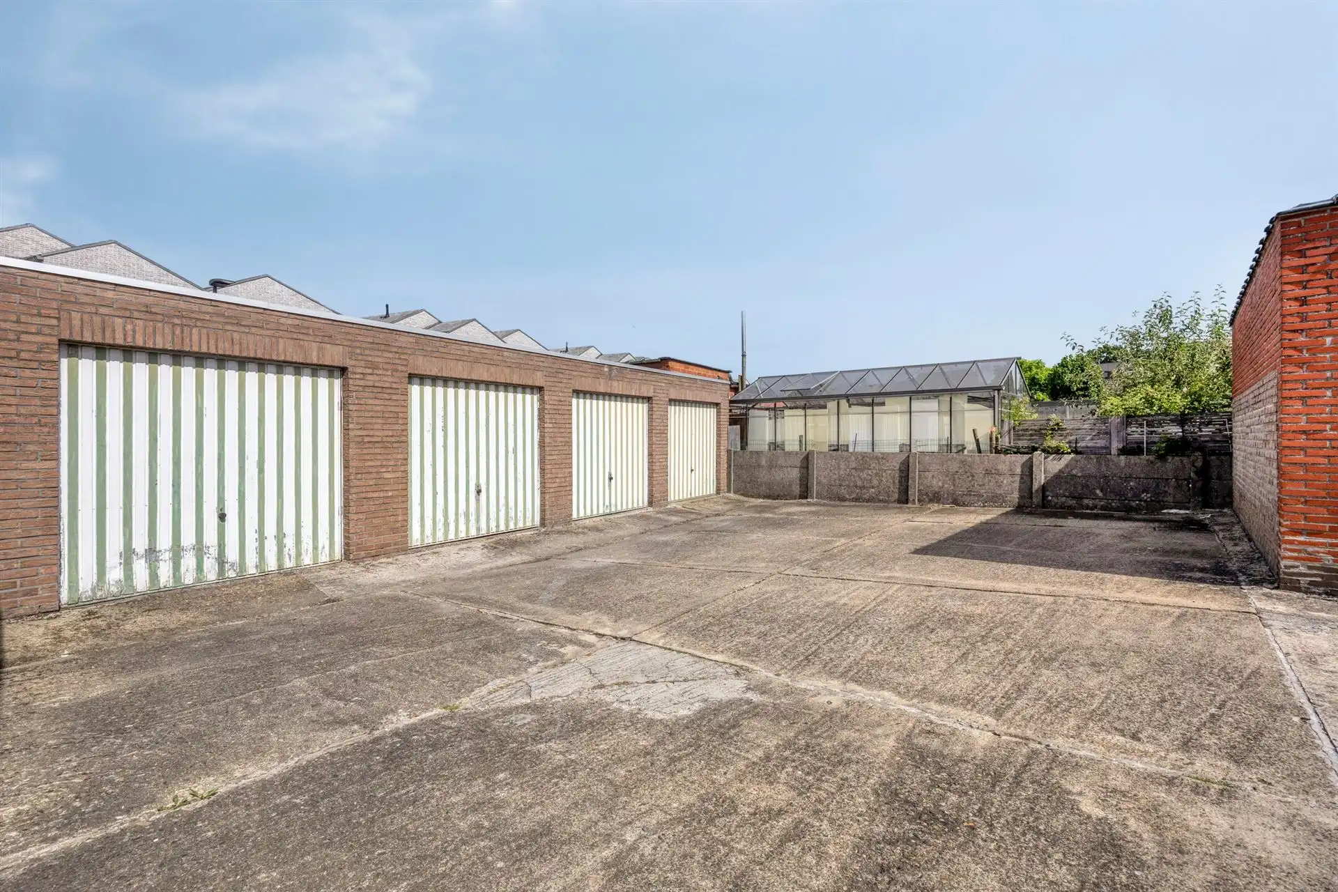 Woning met 3 slaapkamers, terras en 7 garages.  foto 21