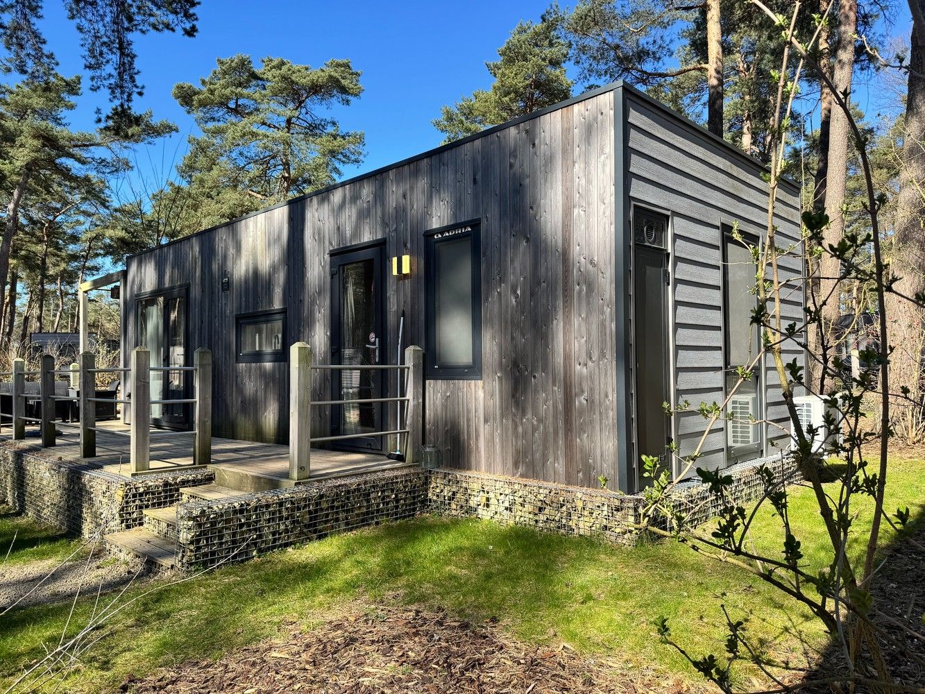 Investeer in twee vakantiewoningen in het groene hart van Vlaanderen – Zutendaal foto {{pictureIndex}}