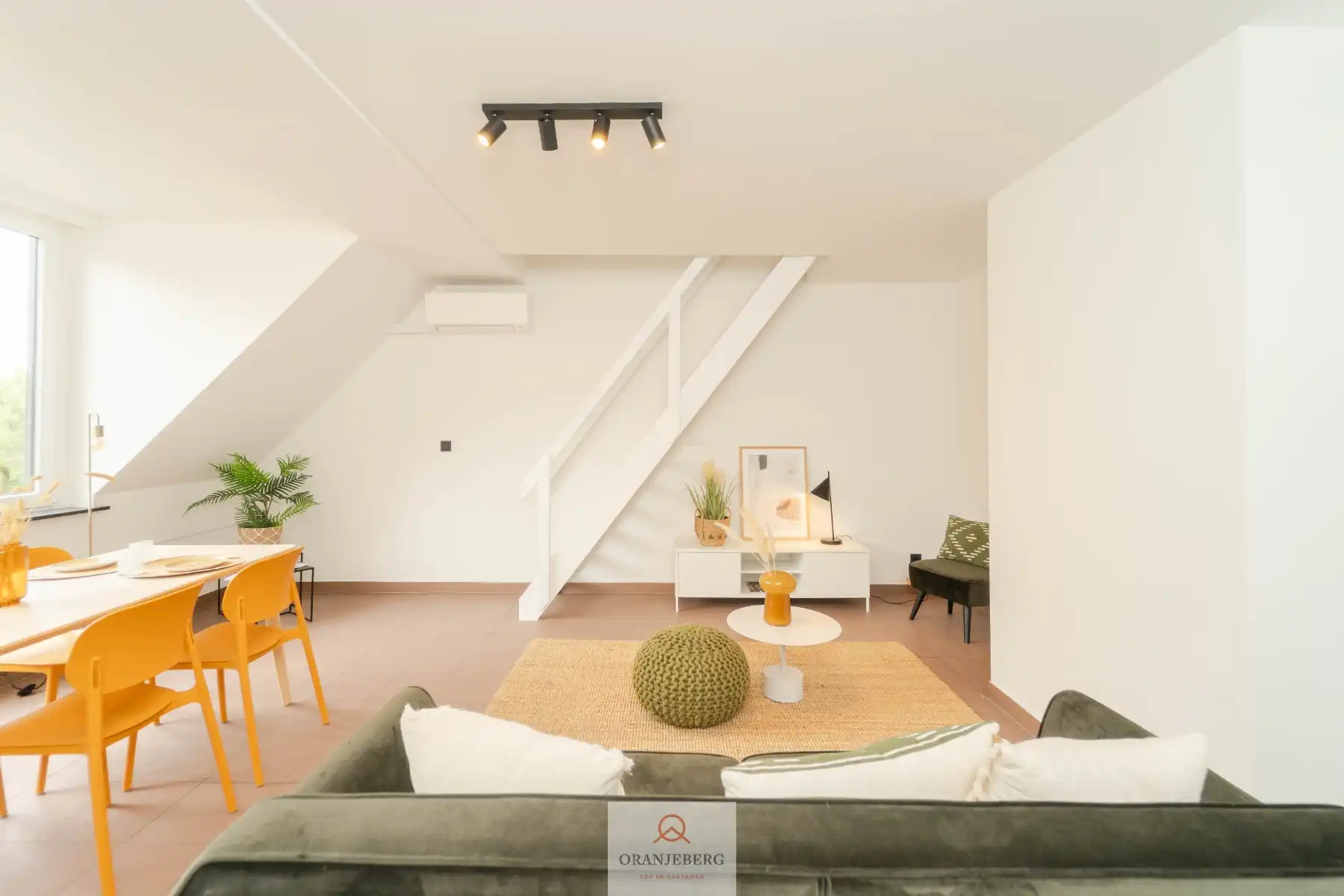 Instapklaar duplex-appartement Wondelgem! foto 2