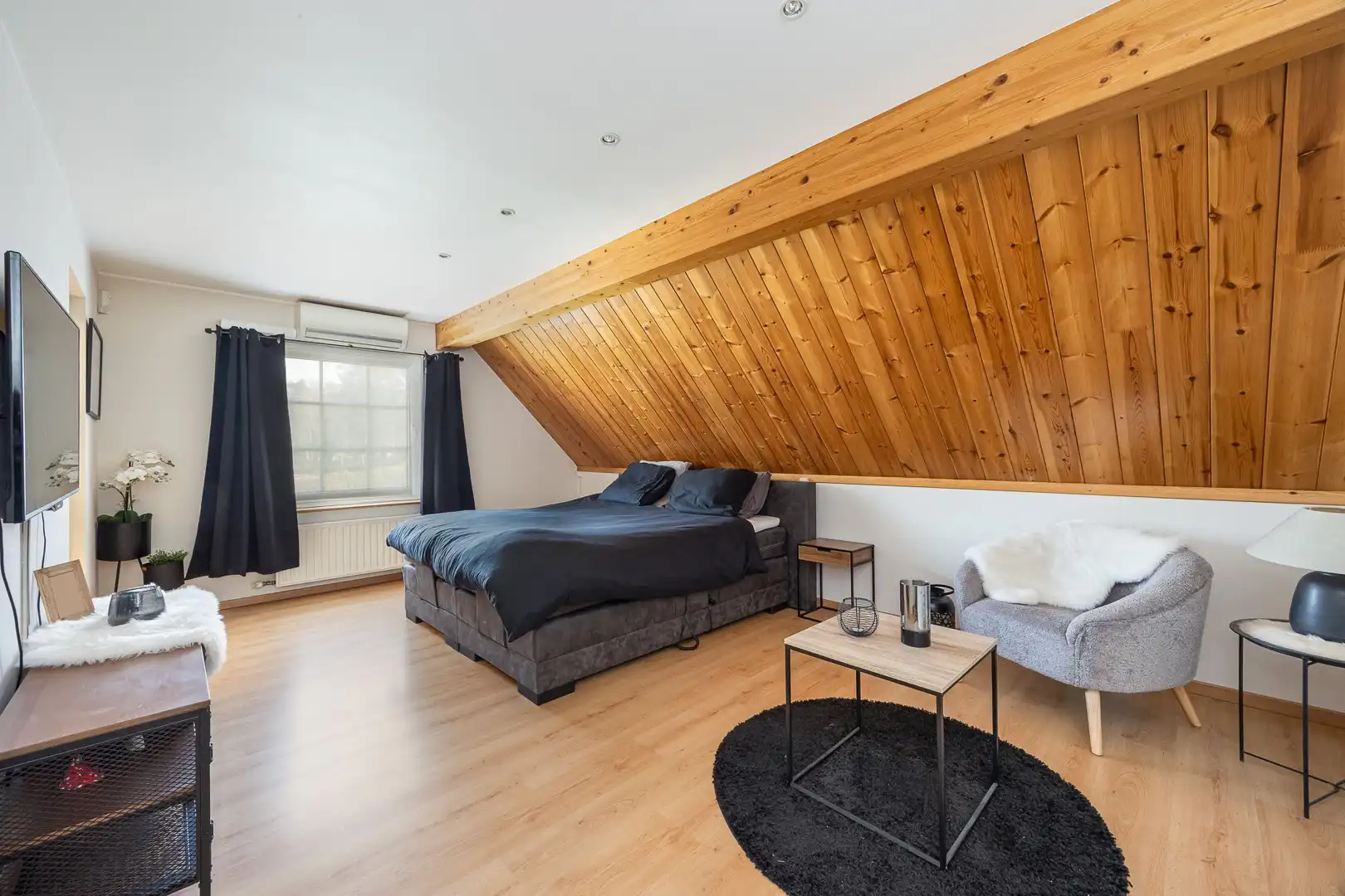 VILLA OP 2.118 M² foto 17