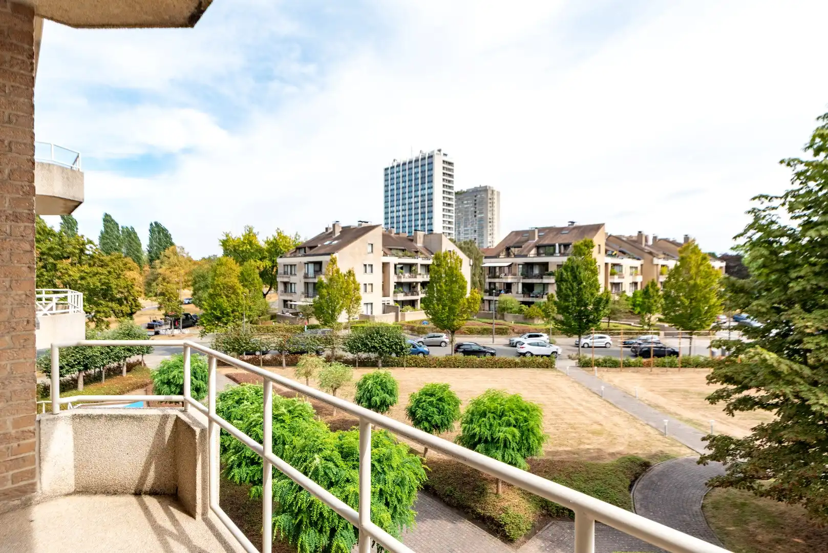 Ruim 2-slaapkamerappartement met twee terrassen en autostaanplaat foto 12