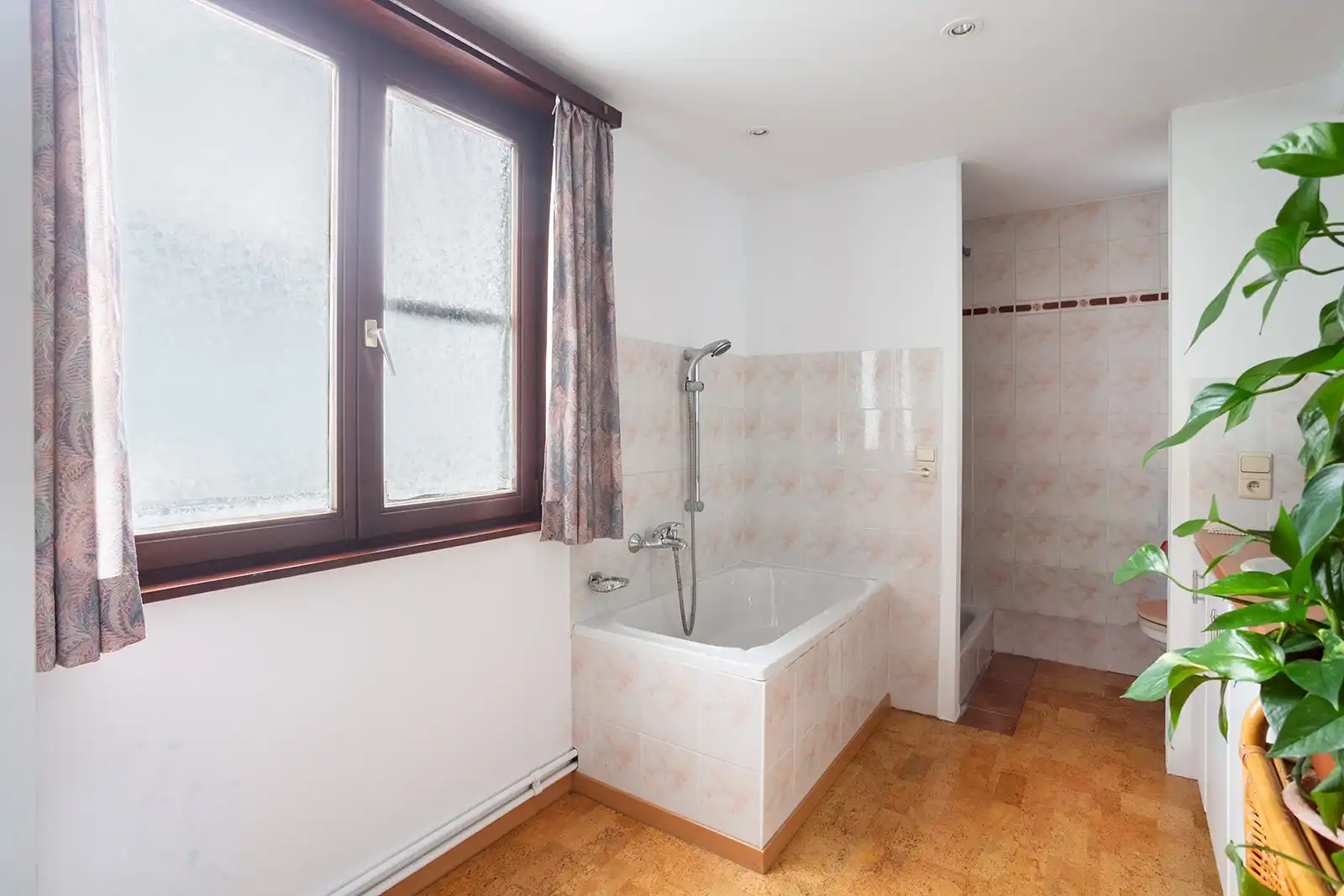 Woning met veel potentieel en zuidwestgerichte stadskoer  foto 14