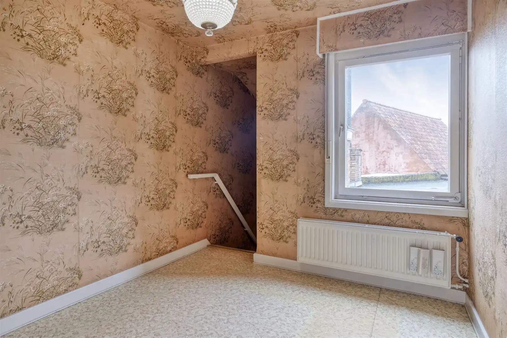 Te renoveren woning gelegen aan het plein in Kaprijke ! foto 9
