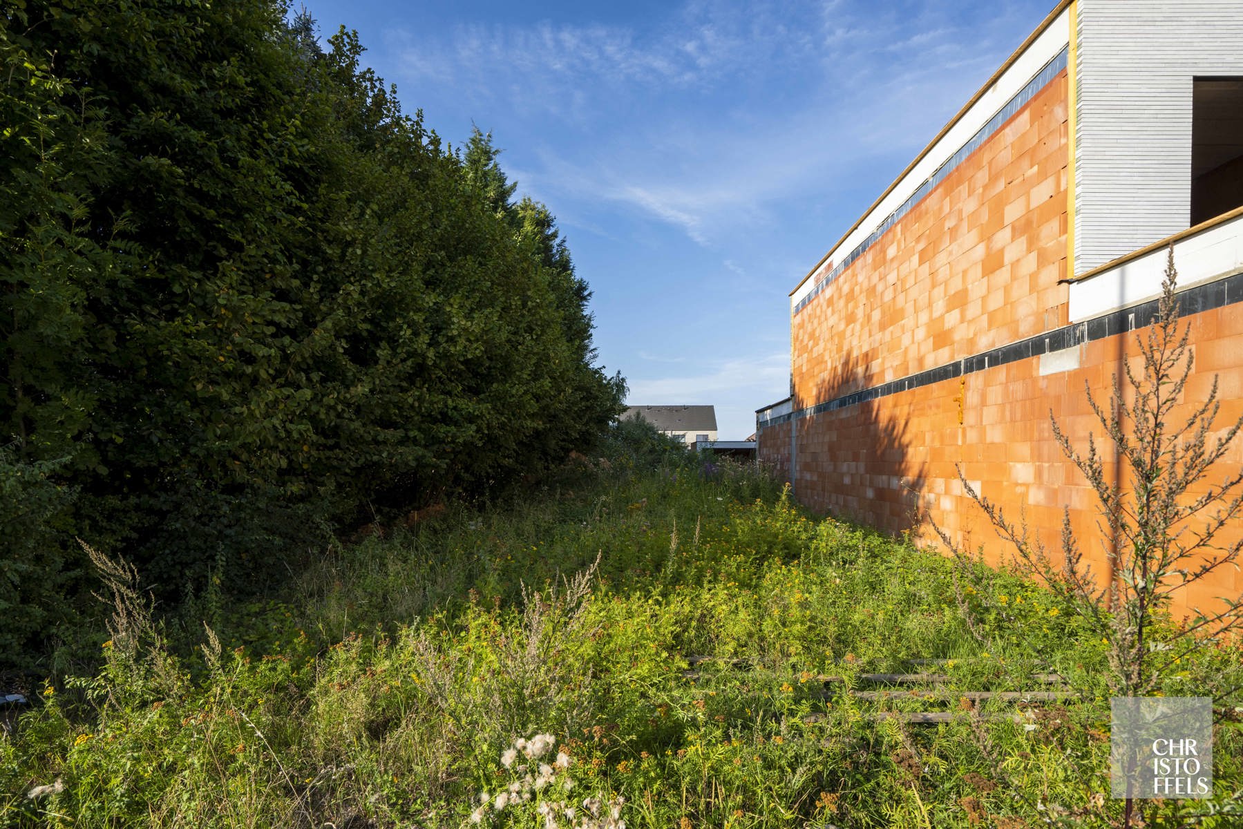 Bouwgrond van 631m² geschikt voor halfopen bebouwing gelegen in Lanaken! foto 3