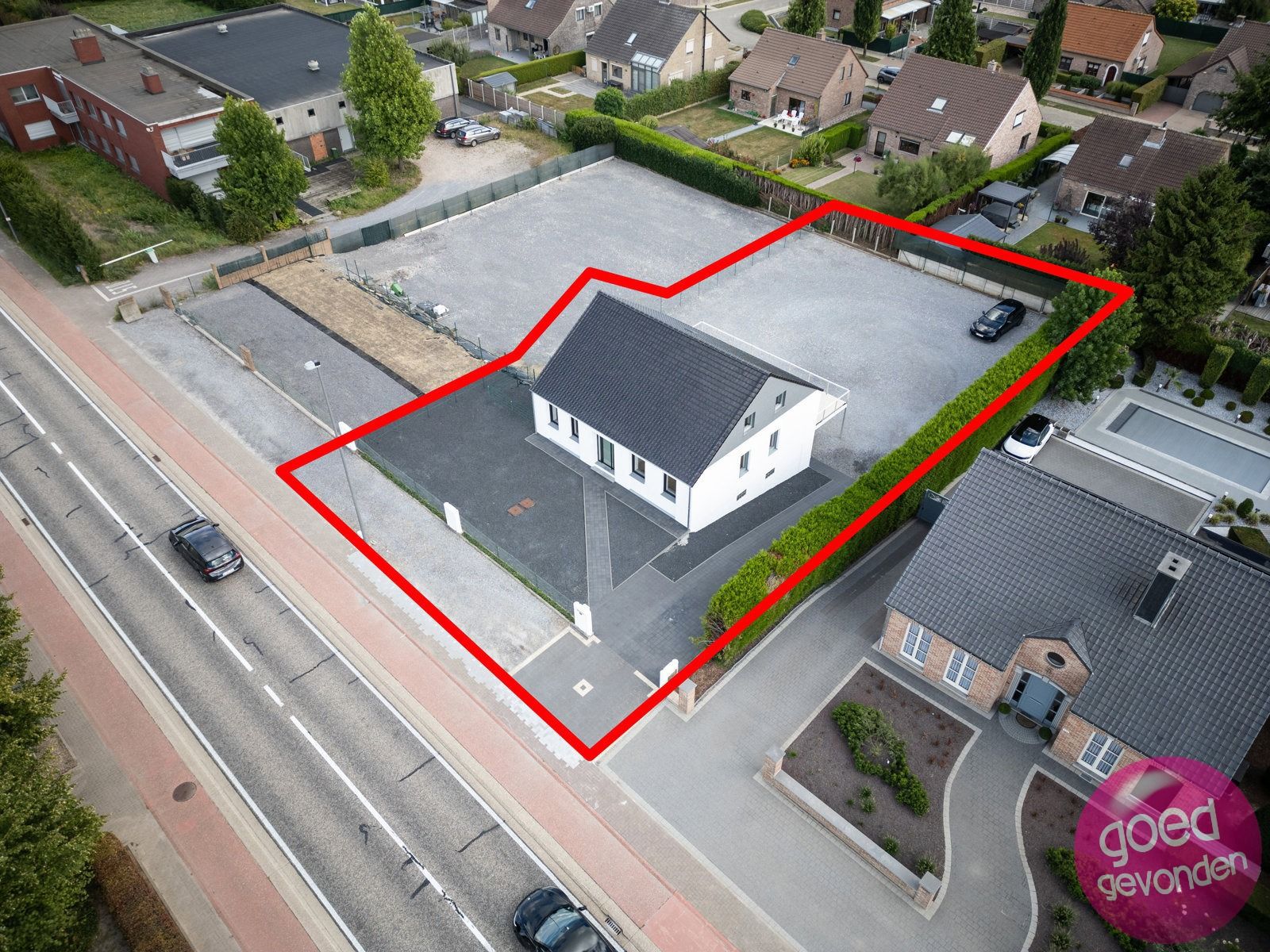 WONING - WERKPLAATS - 4 SLK - 2 GARAGES - TERRAS - TUIN foto 2