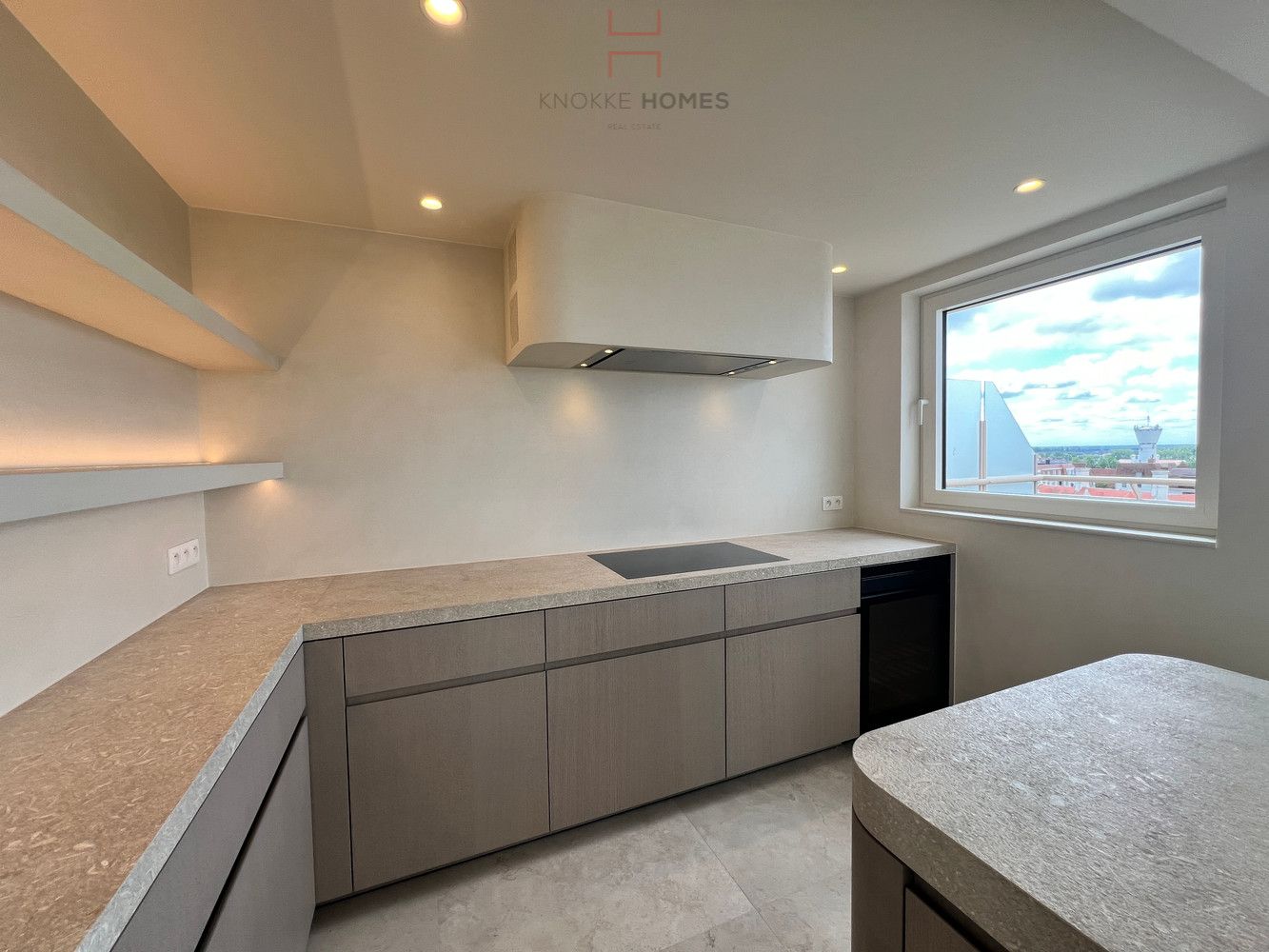Luxueus gerenoveerd hoekappartement met riant zonneterras in Duinbergen foto 10